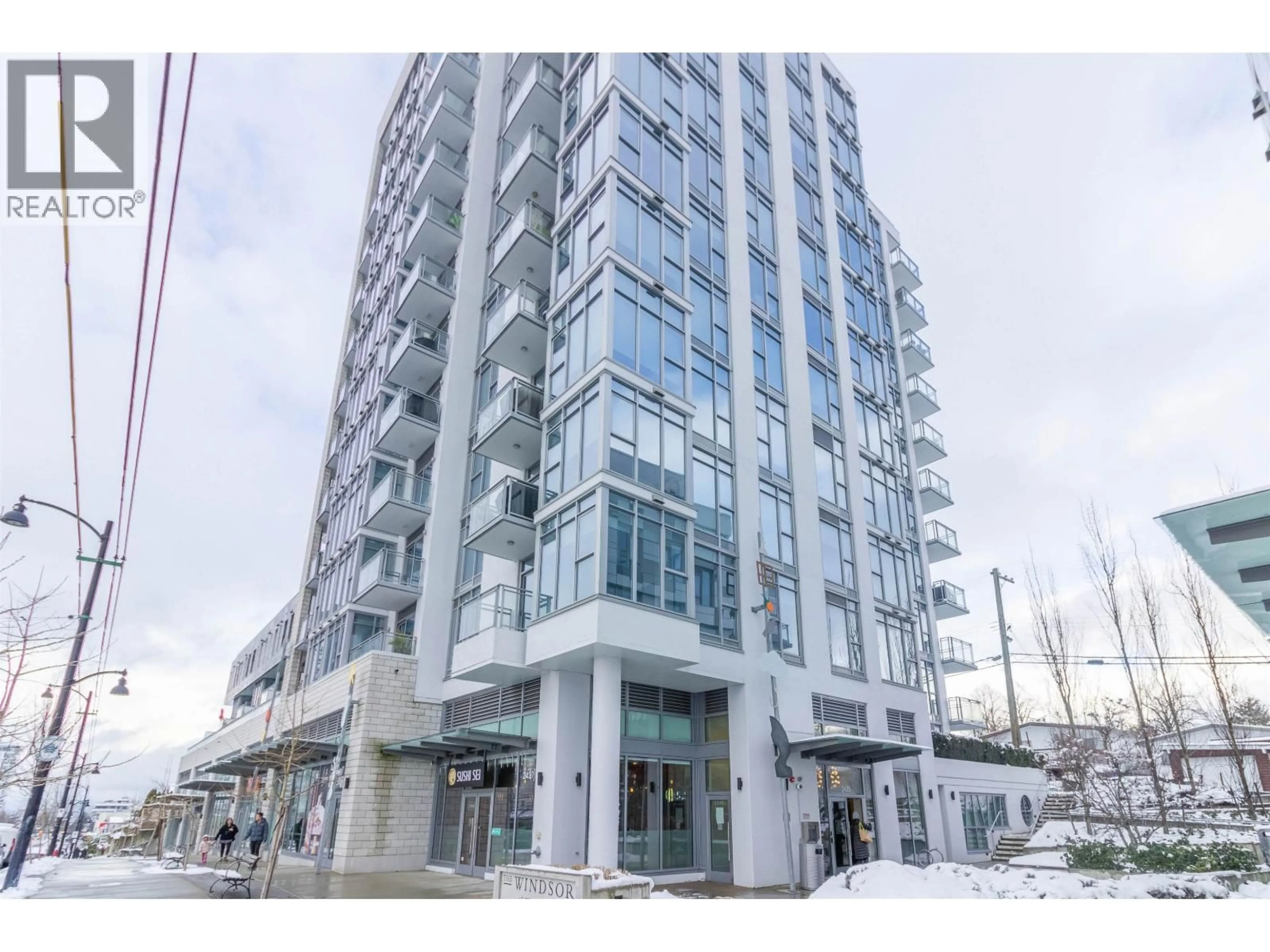 Indoor foyer for 302 - 2435 KINGSWAY, Vancouver British Columbia V5R5G8