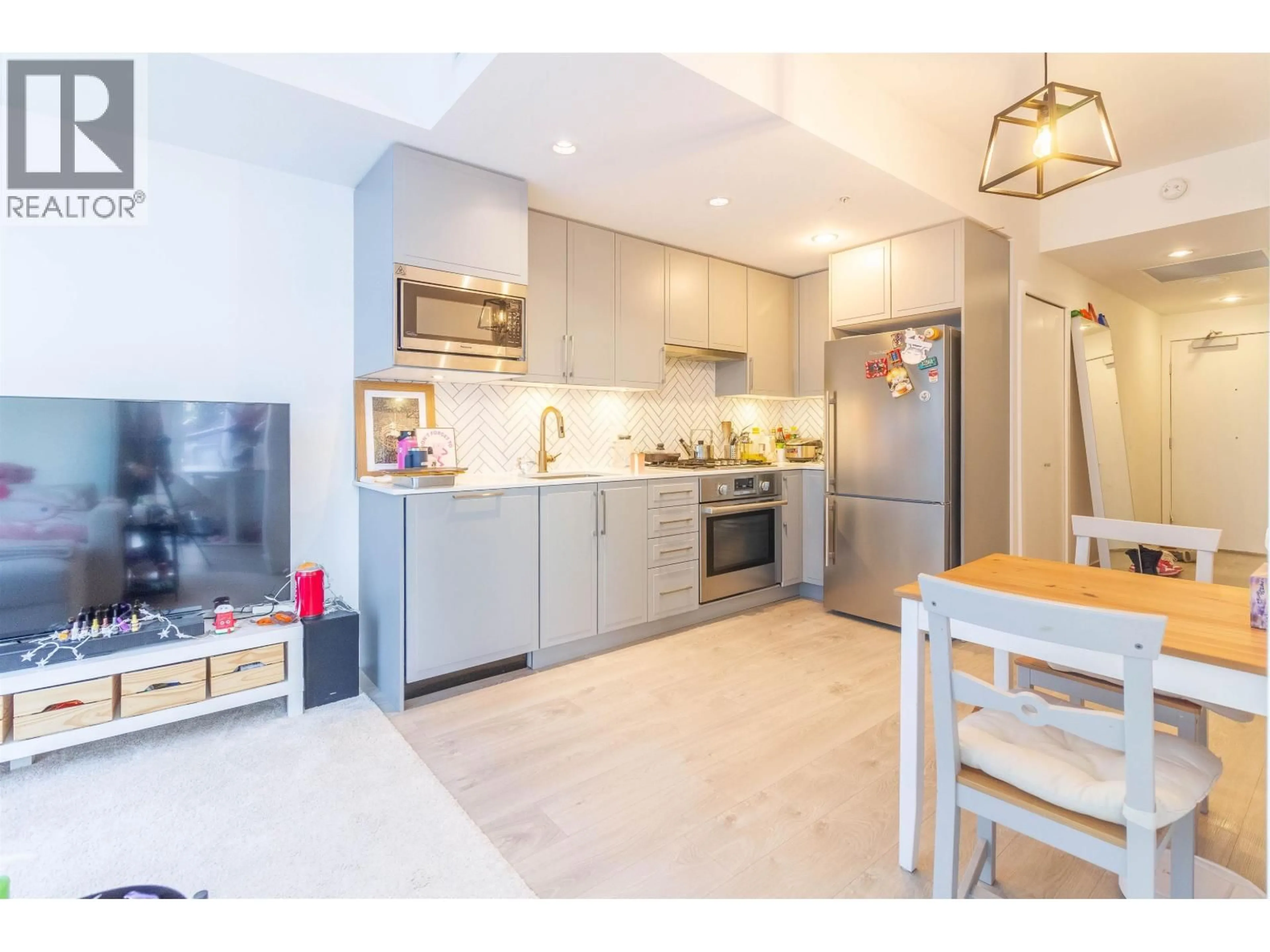 Open concept kitchen, unknown for 302 - 2435 KINGSWAY, Vancouver British Columbia V5R5G8