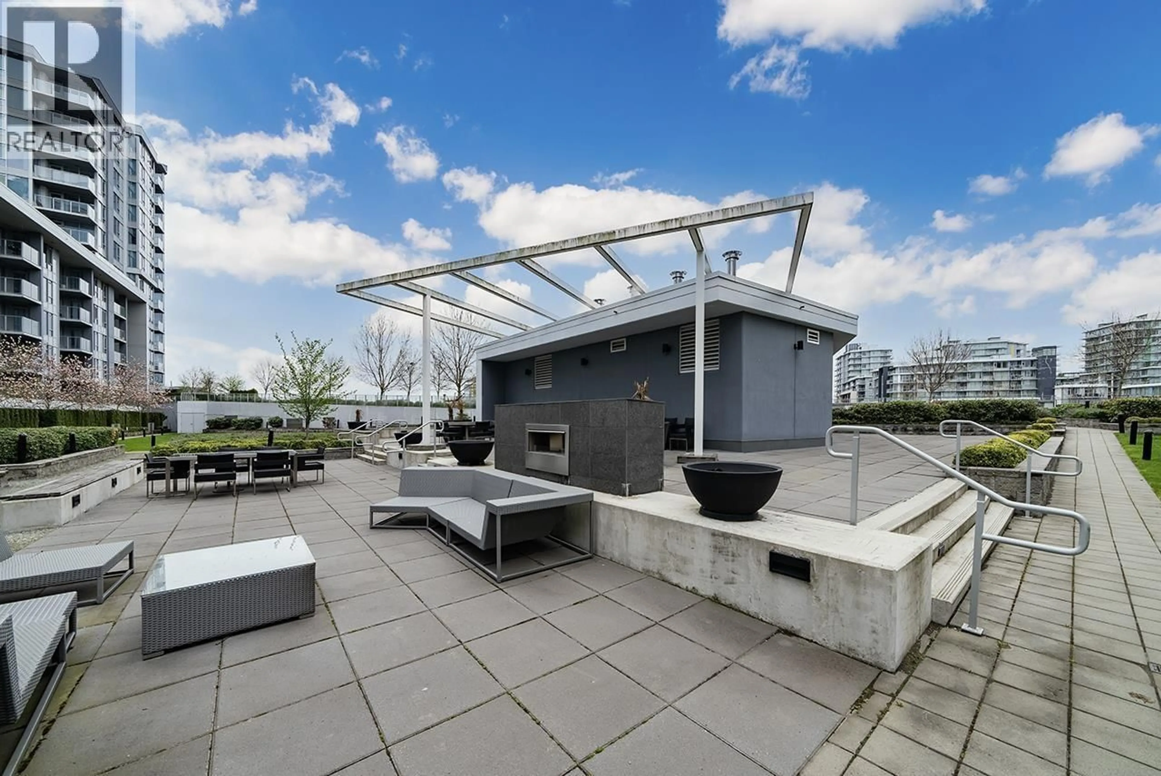 Patio, building for 1115 - 3333 BROWN ROAD, Richmond British Columbia V6X0P6