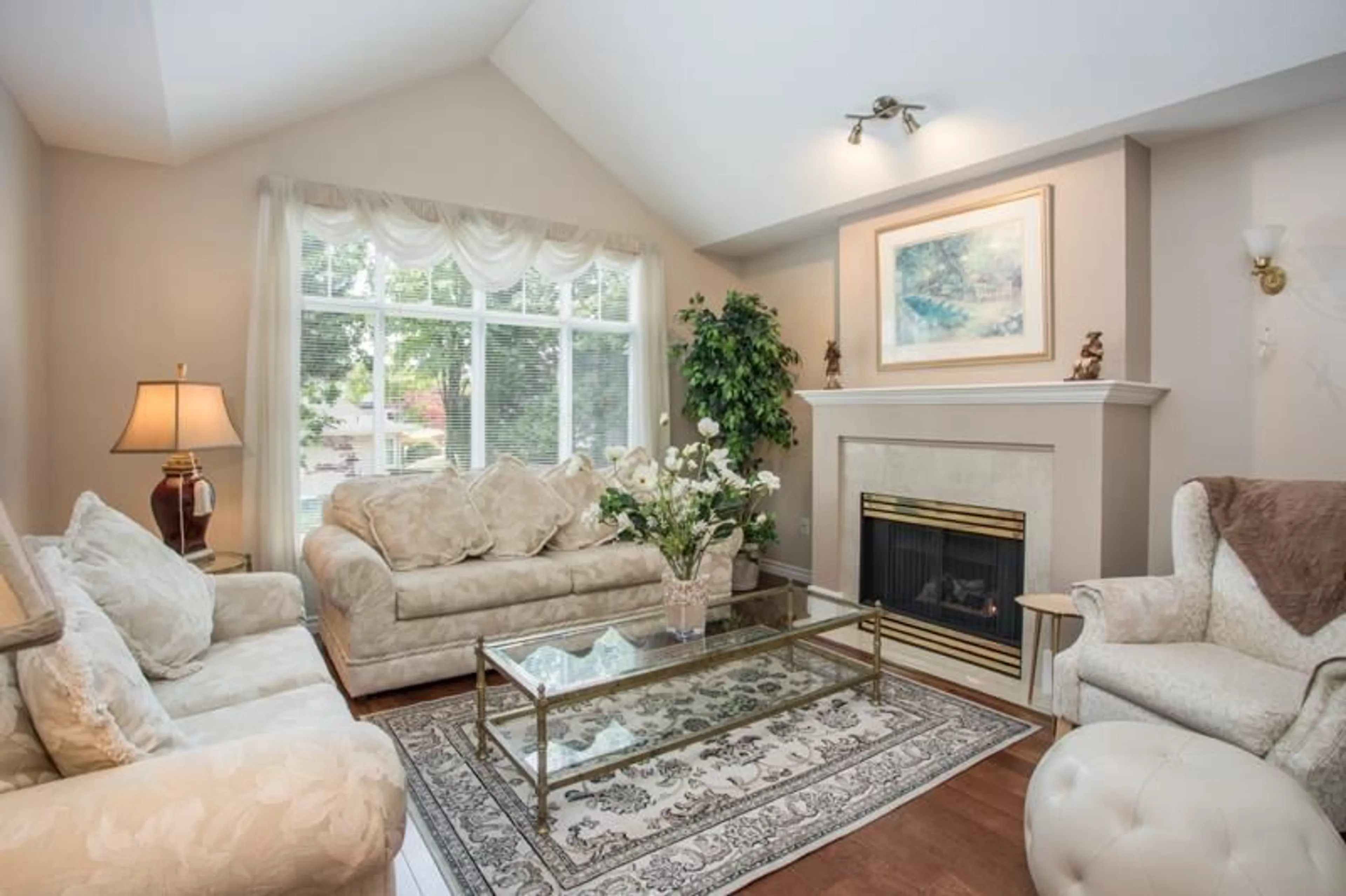 Living room with furniture, unknown for 36 - 14877 33, Surrey British Columbia V4P3A3