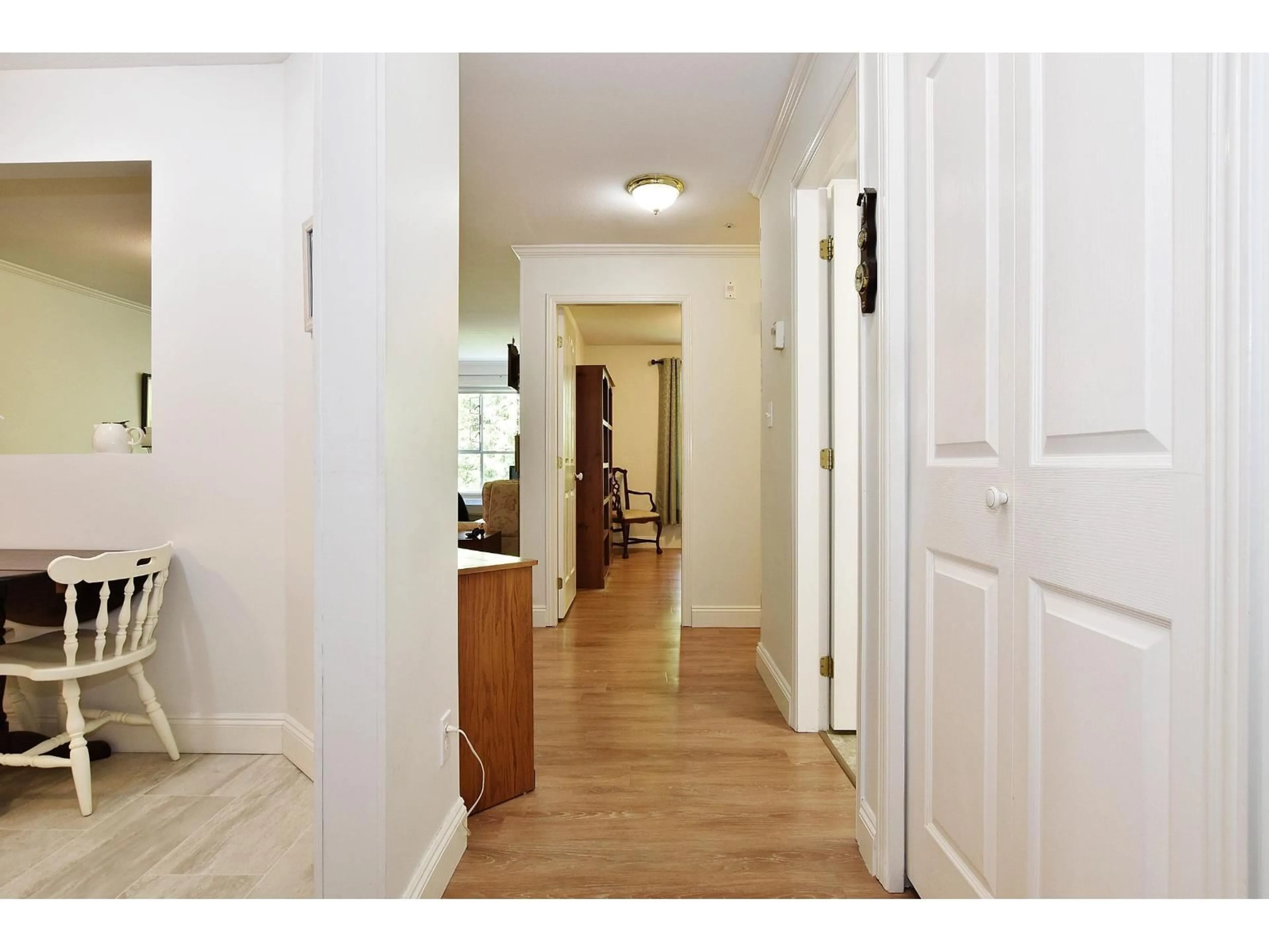 Indoor entryway for 208 - 2626 COUNTESS, Abbotsford British Columbia V2T5P3