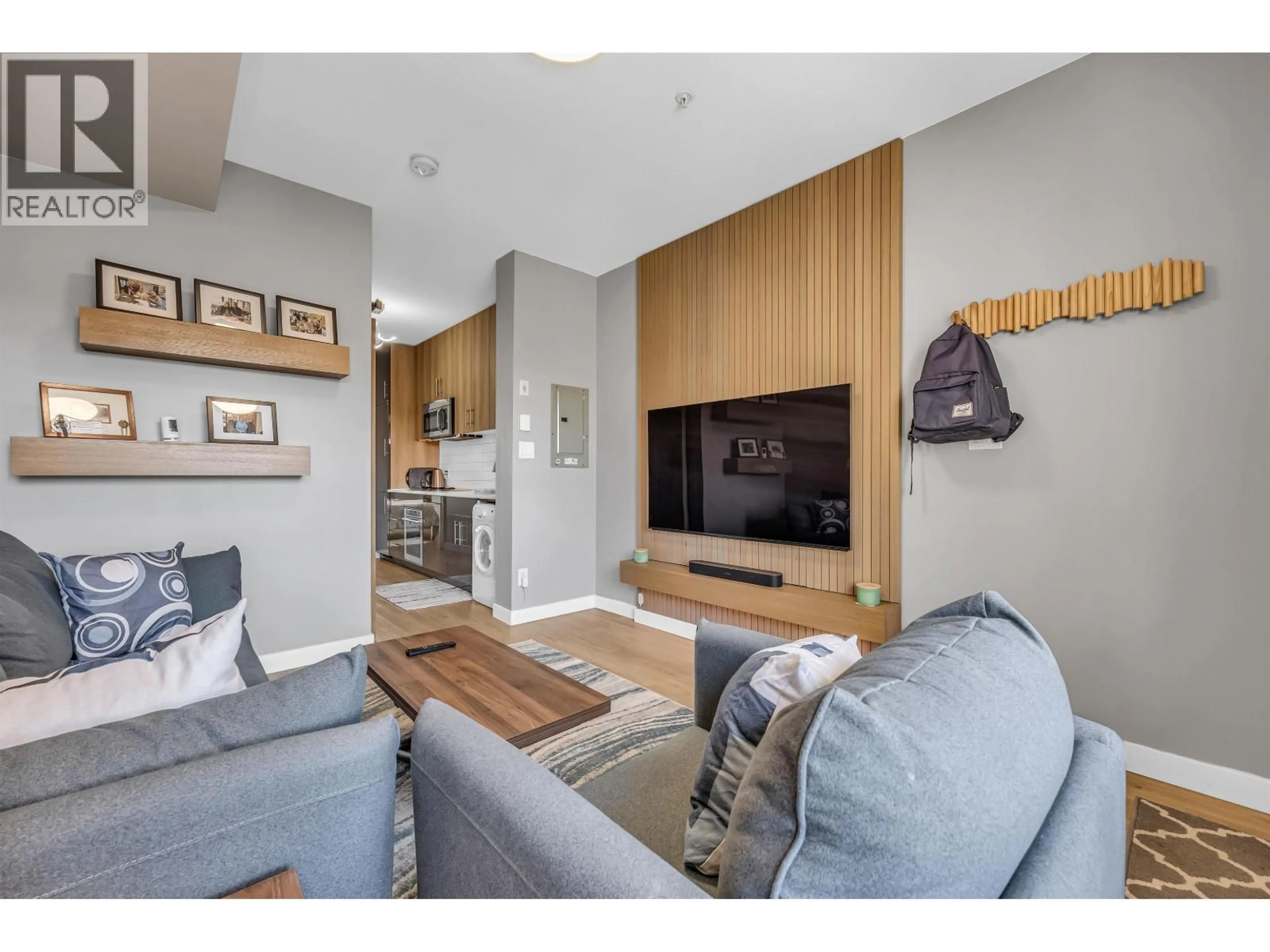 Living room with furniture, wood/laminate floor for 403 - 138 HASTINGS STREET, Vancouver British Columbia V6A0E6