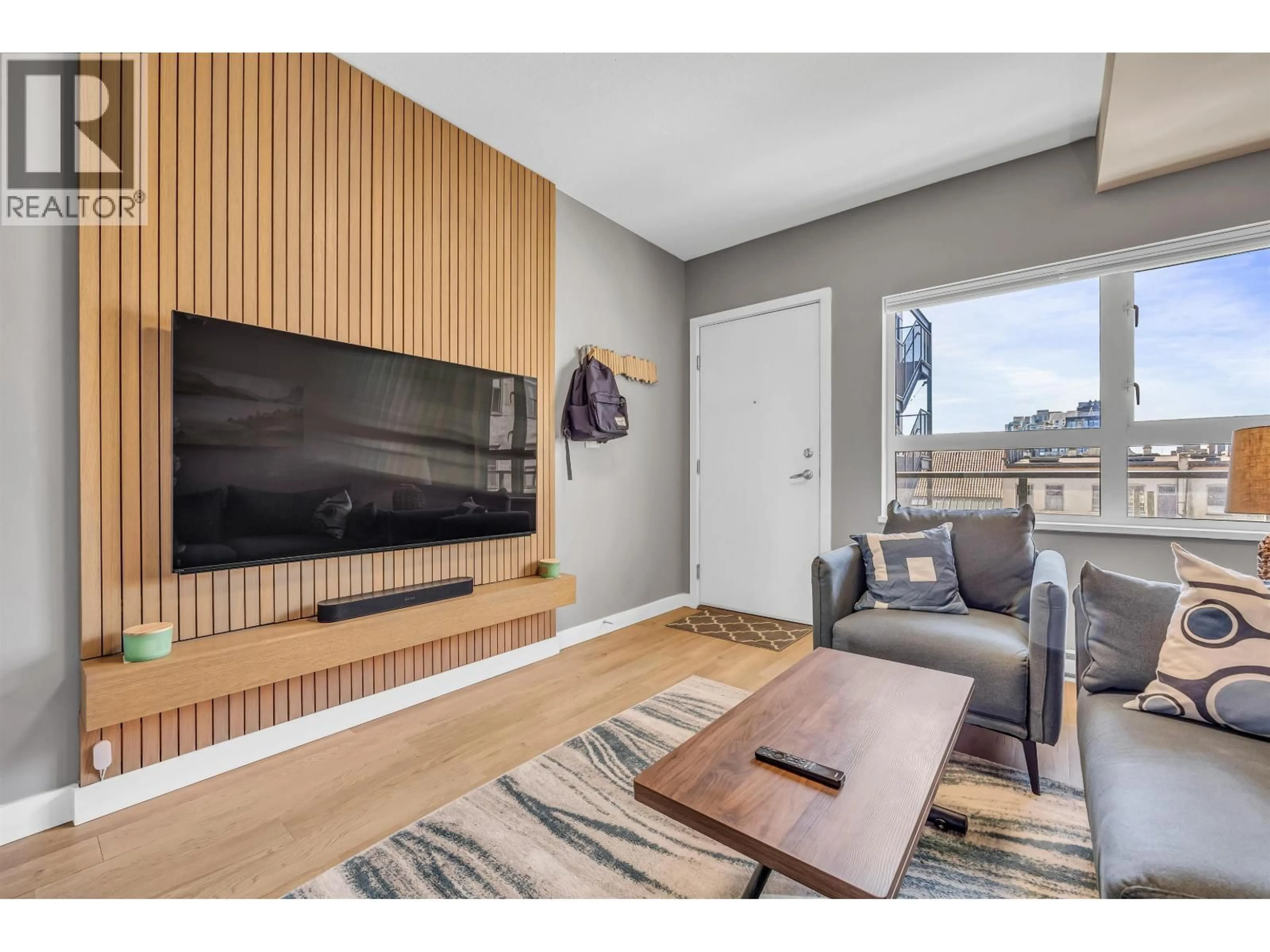 Living room with furniture, wood/laminate floor for 403 - 138 HASTINGS STREET, Vancouver British Columbia V6A0E6