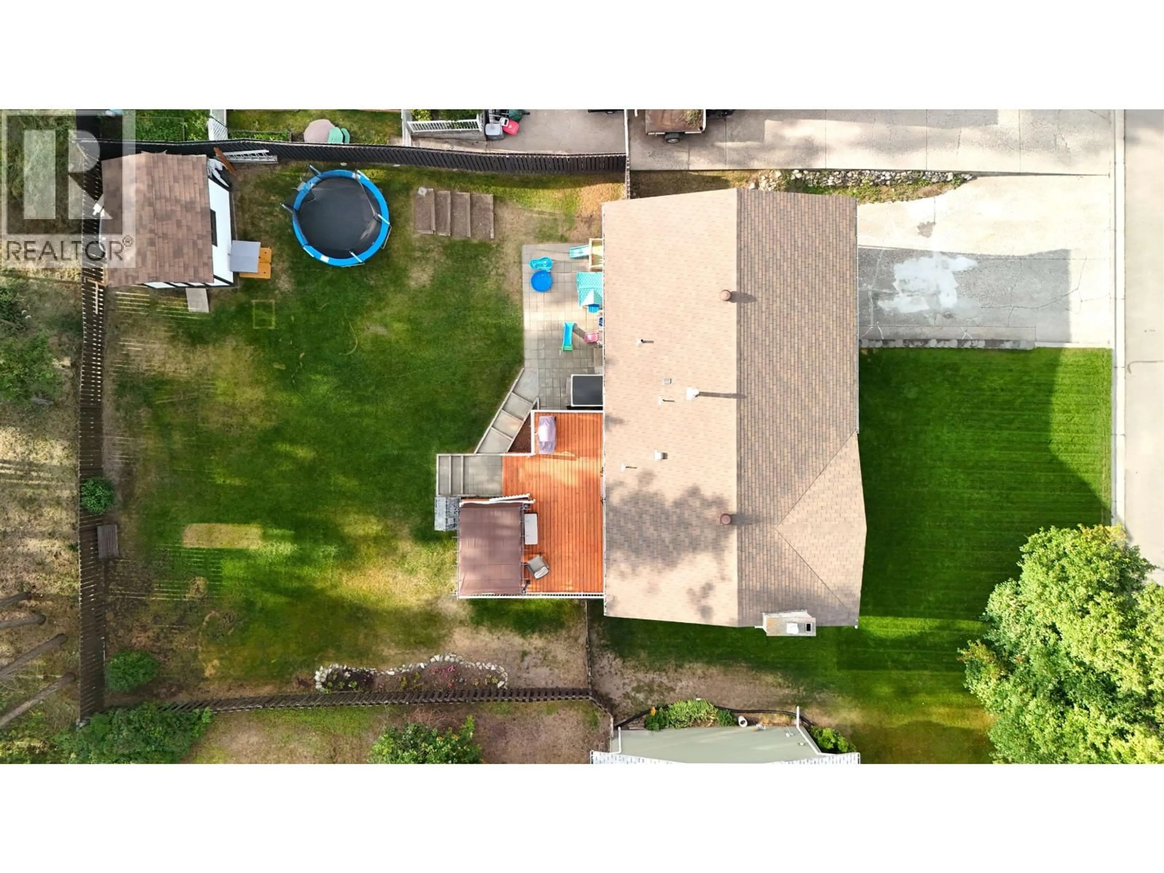 A pic from outside/outdoor area/front of a property/back of a property/a pic from drone, street for 552 MIDNIGHT DRIVE, Williams Lake British Columbia V2G4E3