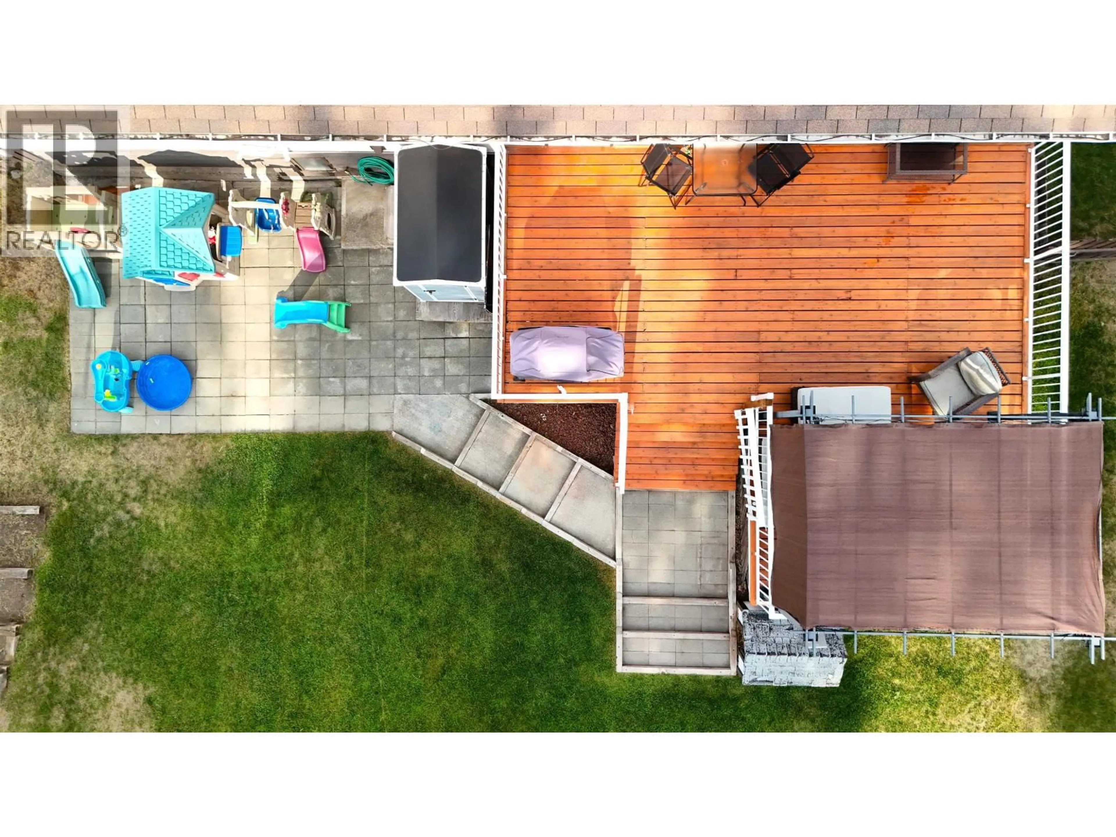 A pic from outside/outdoor area/front of a property/back of a property/a pic from drone, street for 552 MIDNIGHT DRIVE, Williams Lake British Columbia V2G4E3