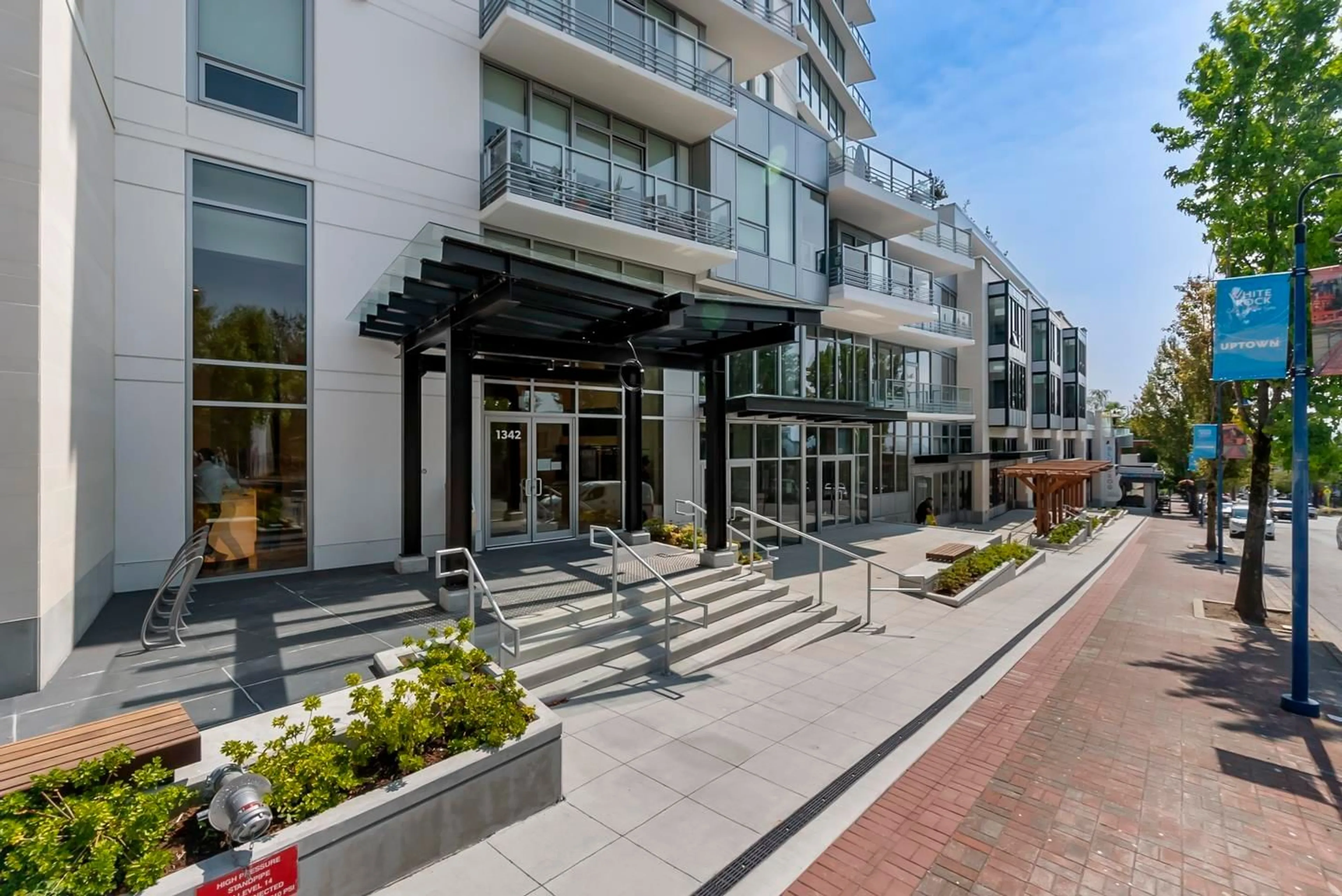 Patio, street for 601 - 1342 JOHNSTON, Surrey British Columbia V4B0C7