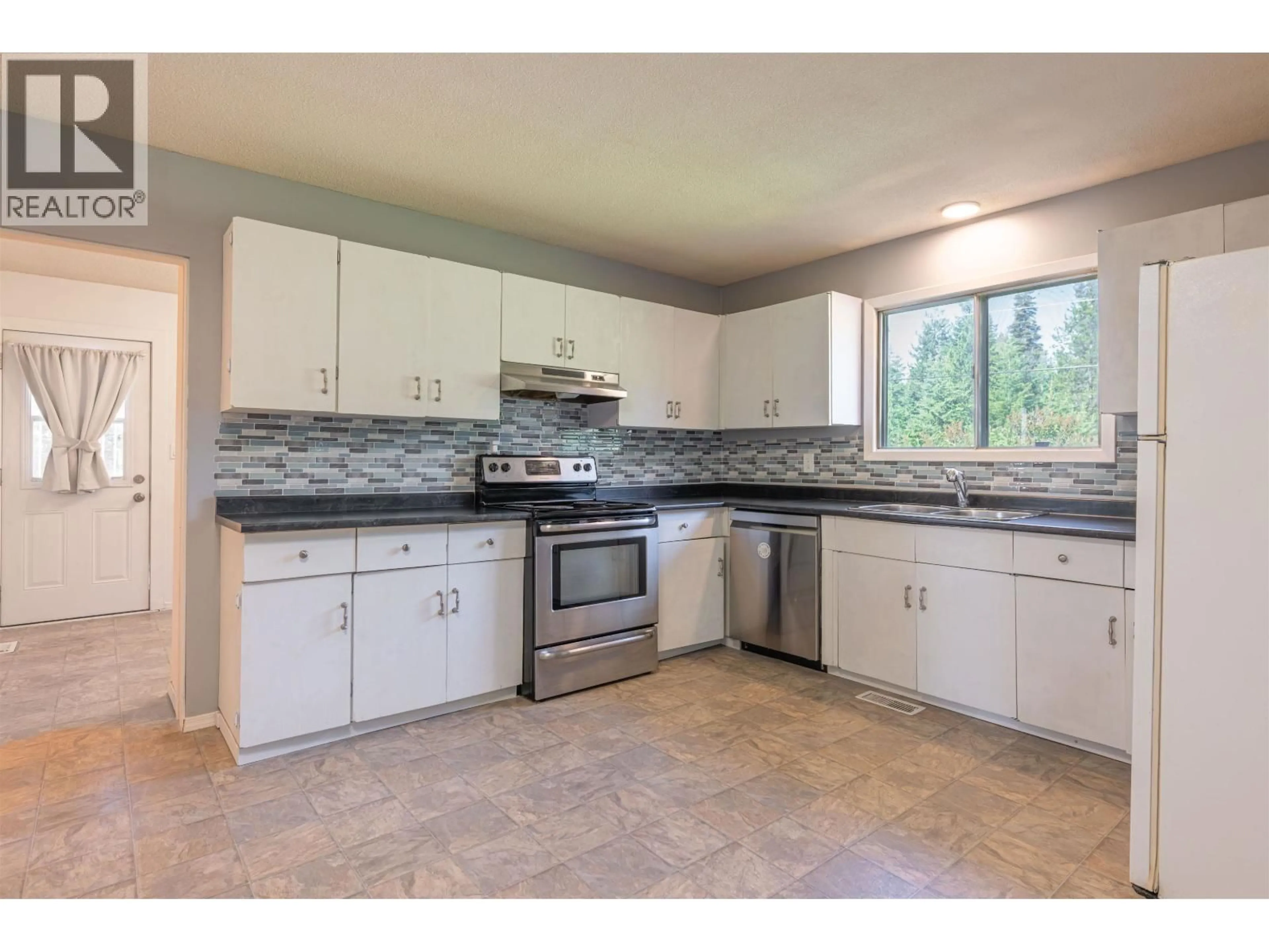 Standard kitchen, ceramic/tile floor for 7346 BEAR ROAD, Prince George British Columbia V2N5N7