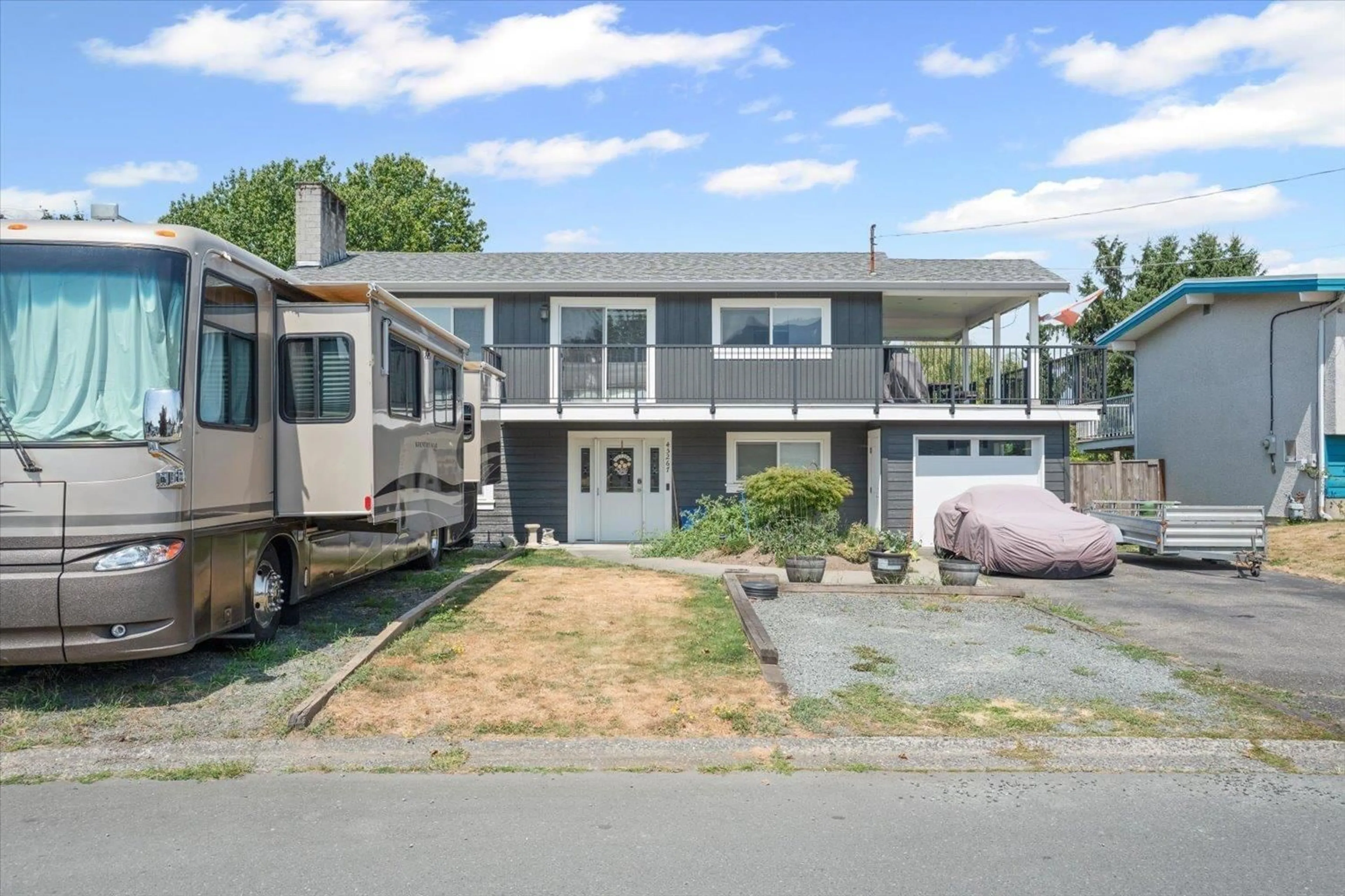 Home with vinyl exterior material, street for 45267 STIRLING AVENUE, Chilliwack British Columbia V2R2M7