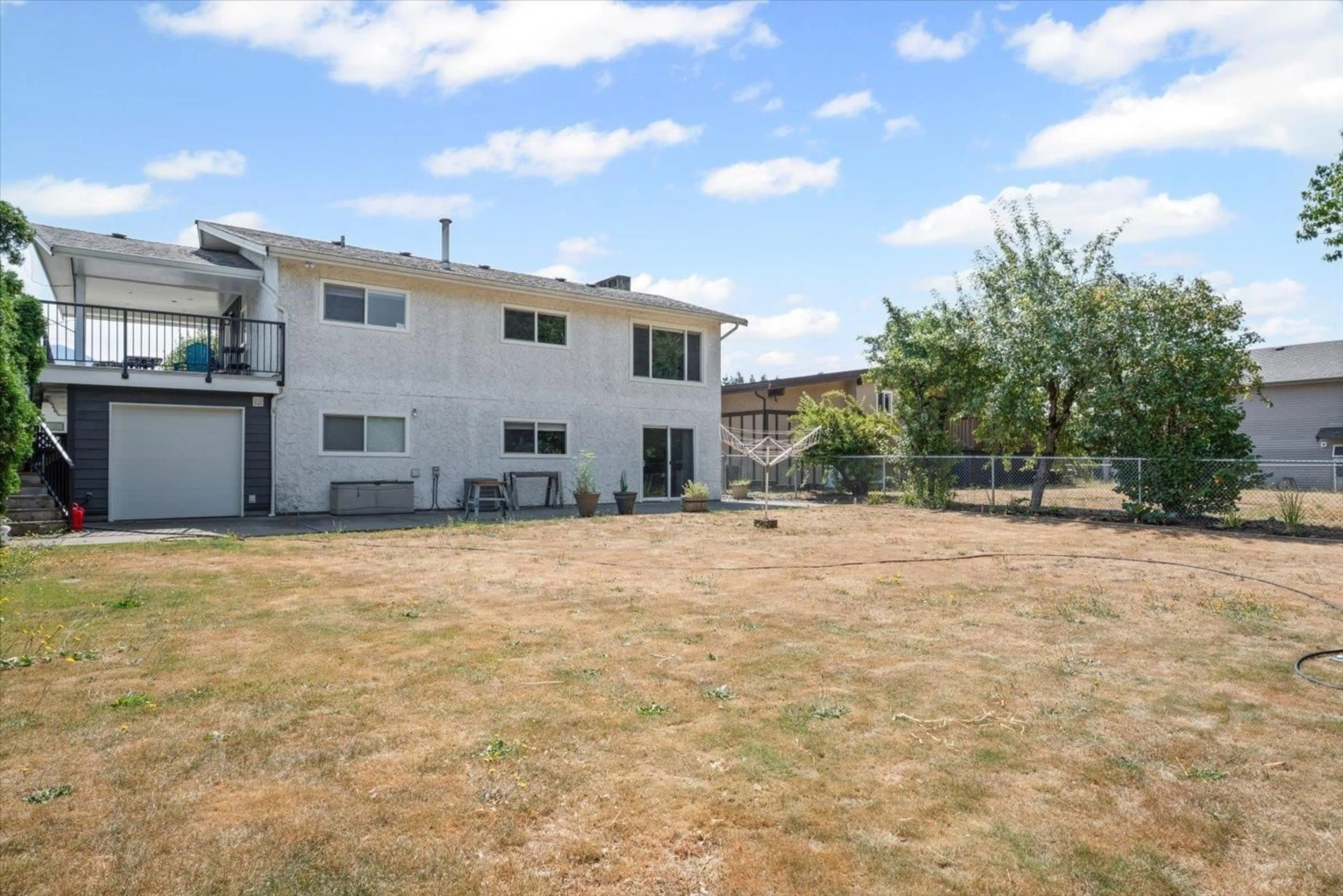 A pic from outside/outdoor area/front of a property/back of a property/a pic from drone, building for 45267 STIRLING AVENUE, Chilliwack British Columbia V2R2M7