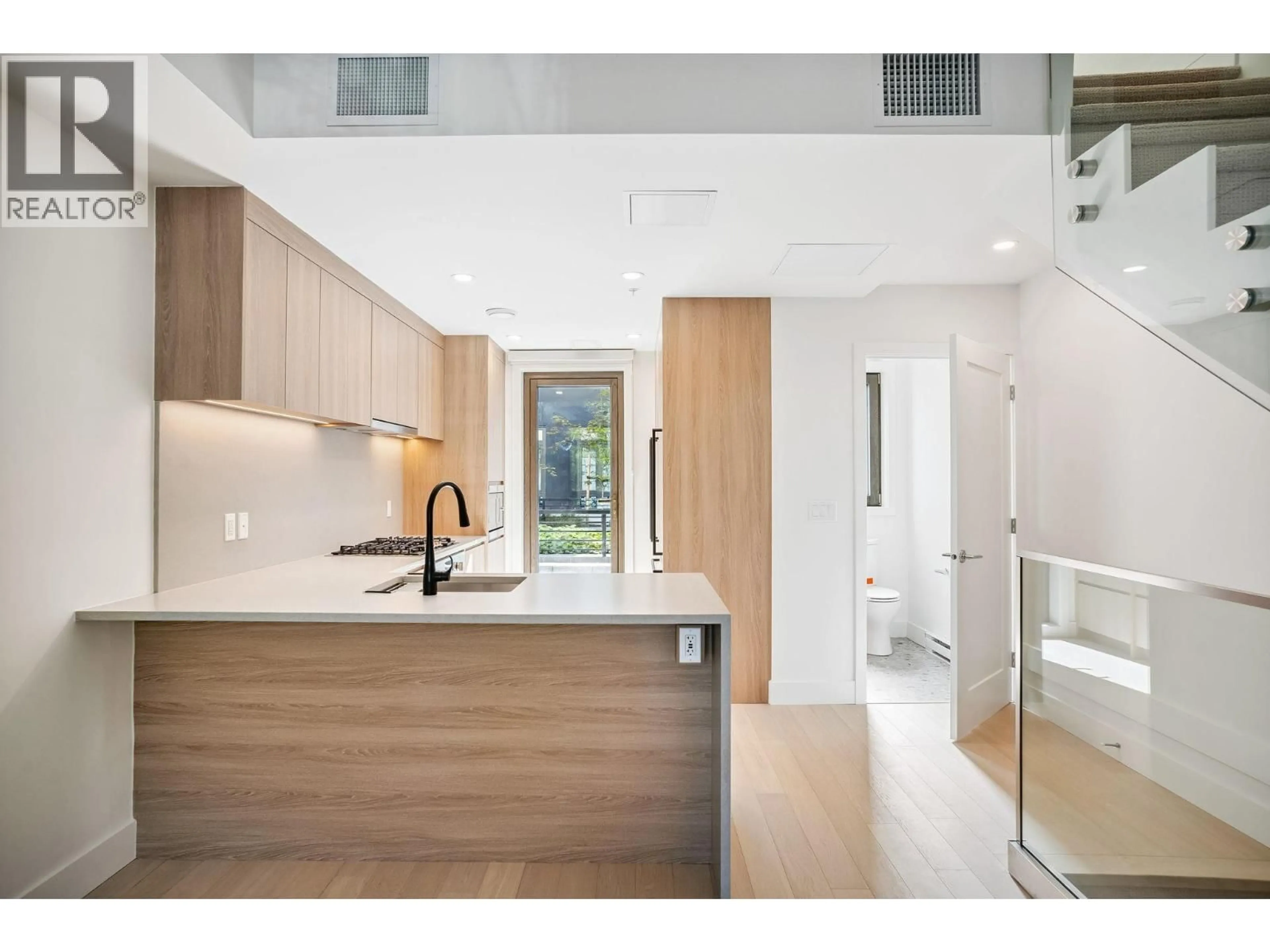 Open concept kitchen, unknown for 6268 OAK STREET, Vancouver British Columbia V6M2W4