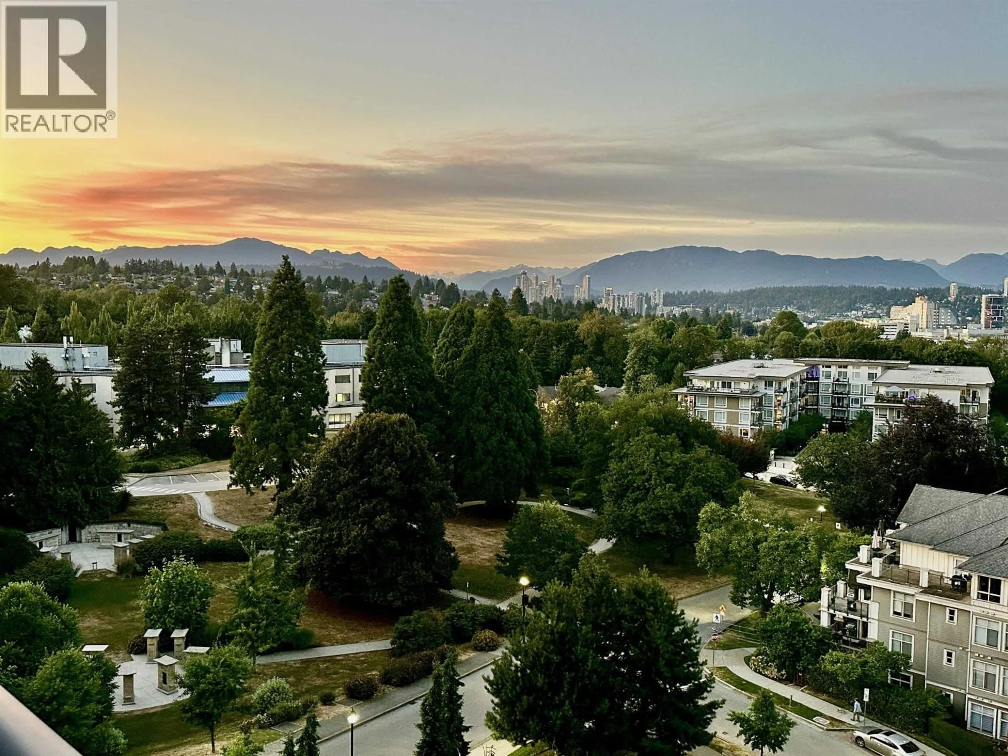 A pic from outside/outdoor area/front of a property/back of a property/a pic from drone, mountain view for 1103 - 280 ROSS DRIVE, New Westminster British Columbia V3L0C2
