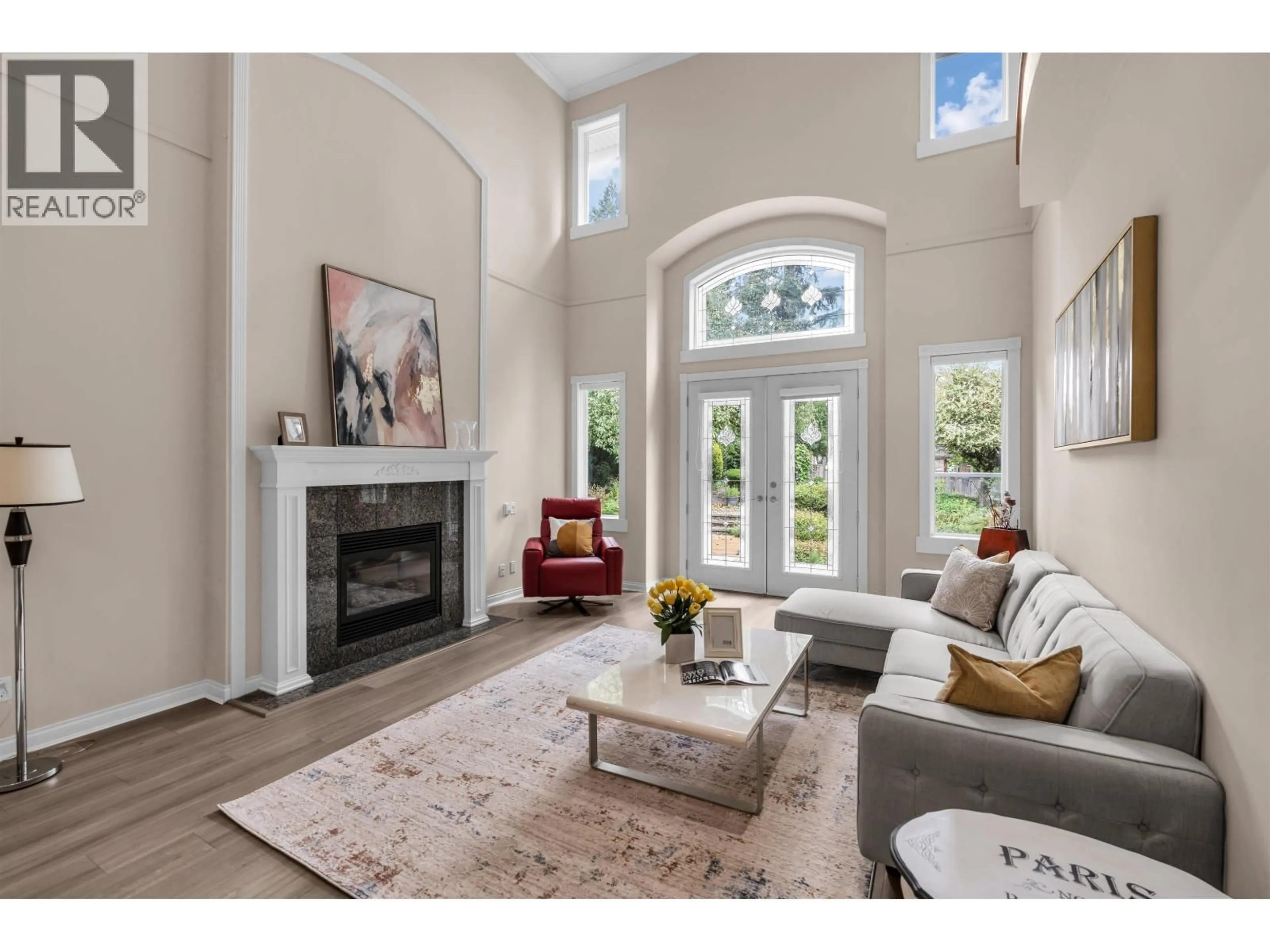 Living room with furniture, unknown for 3556 LAKEDALE AVENUE, Burnaby British Columbia V5A3E3