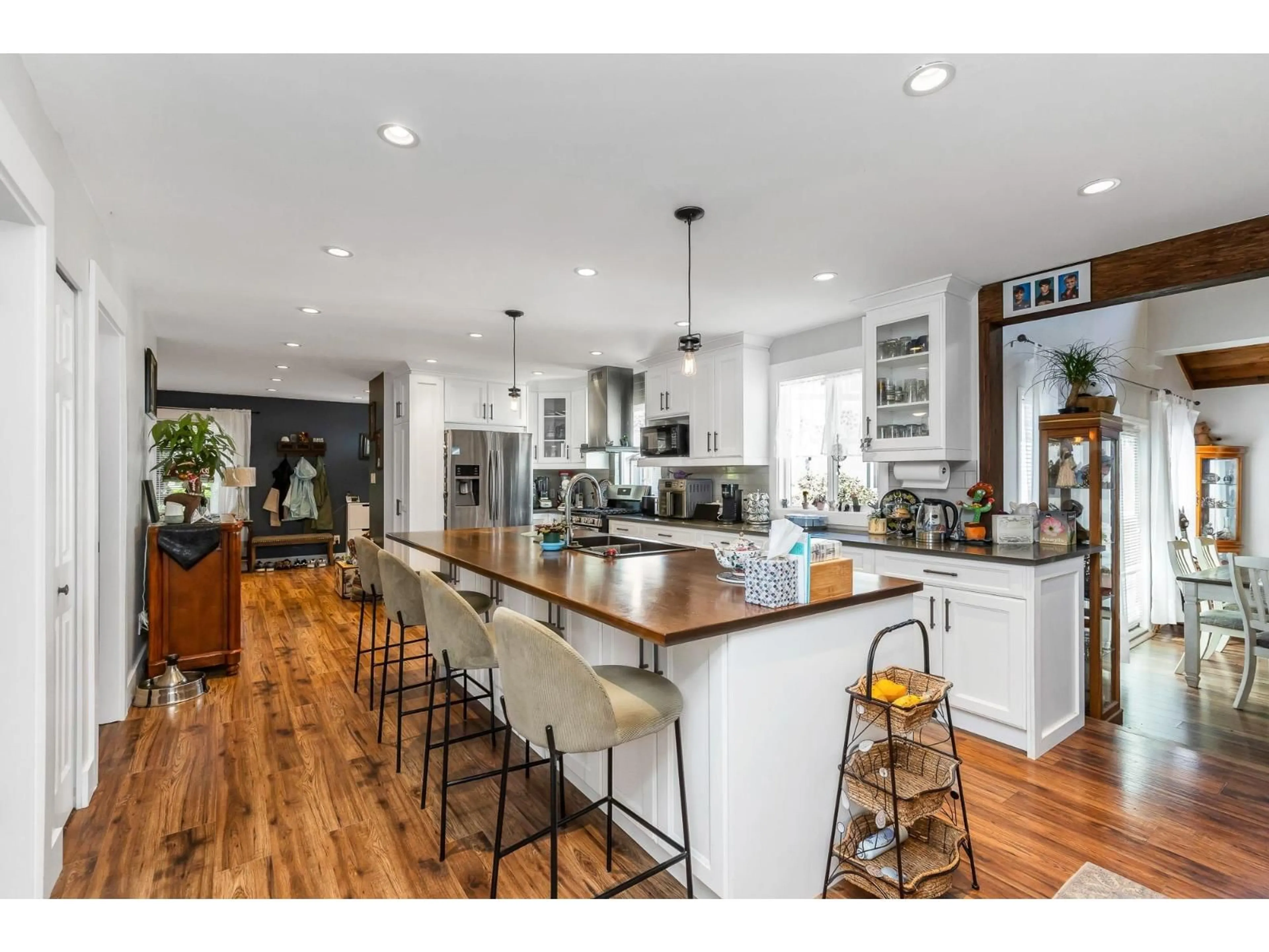 Open concept kitchen, wood/laminate floor for 5262 209, Langley British Columbia V3A6E9