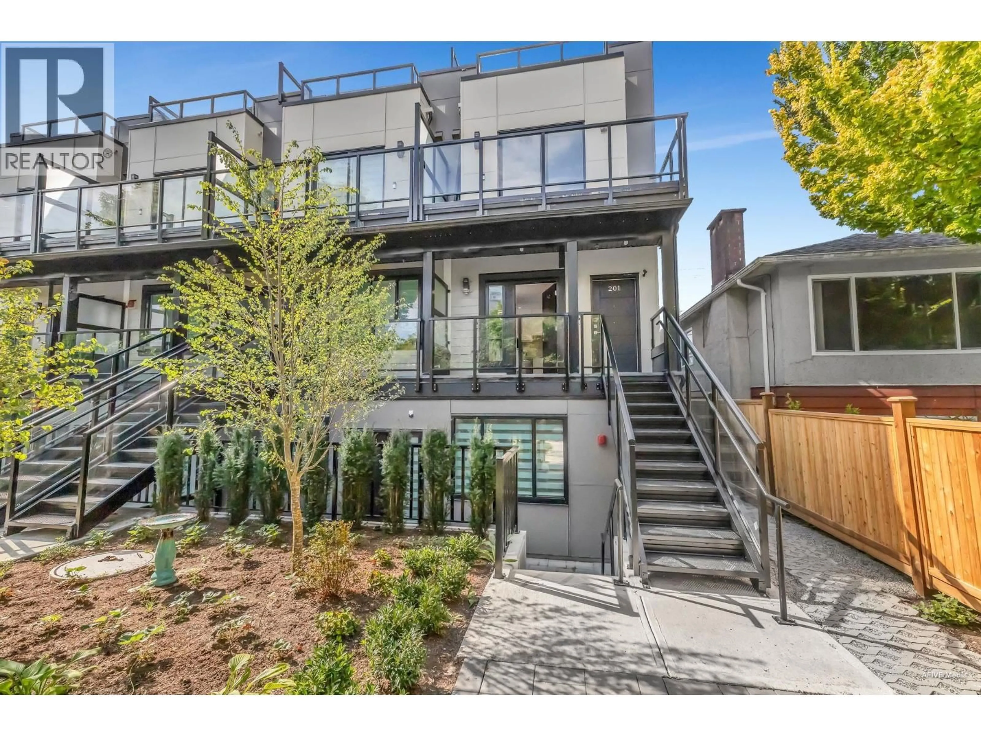 Unknown for 102 - 2122 32ND AVENUE, Vancouver British Columbia V5N3B9