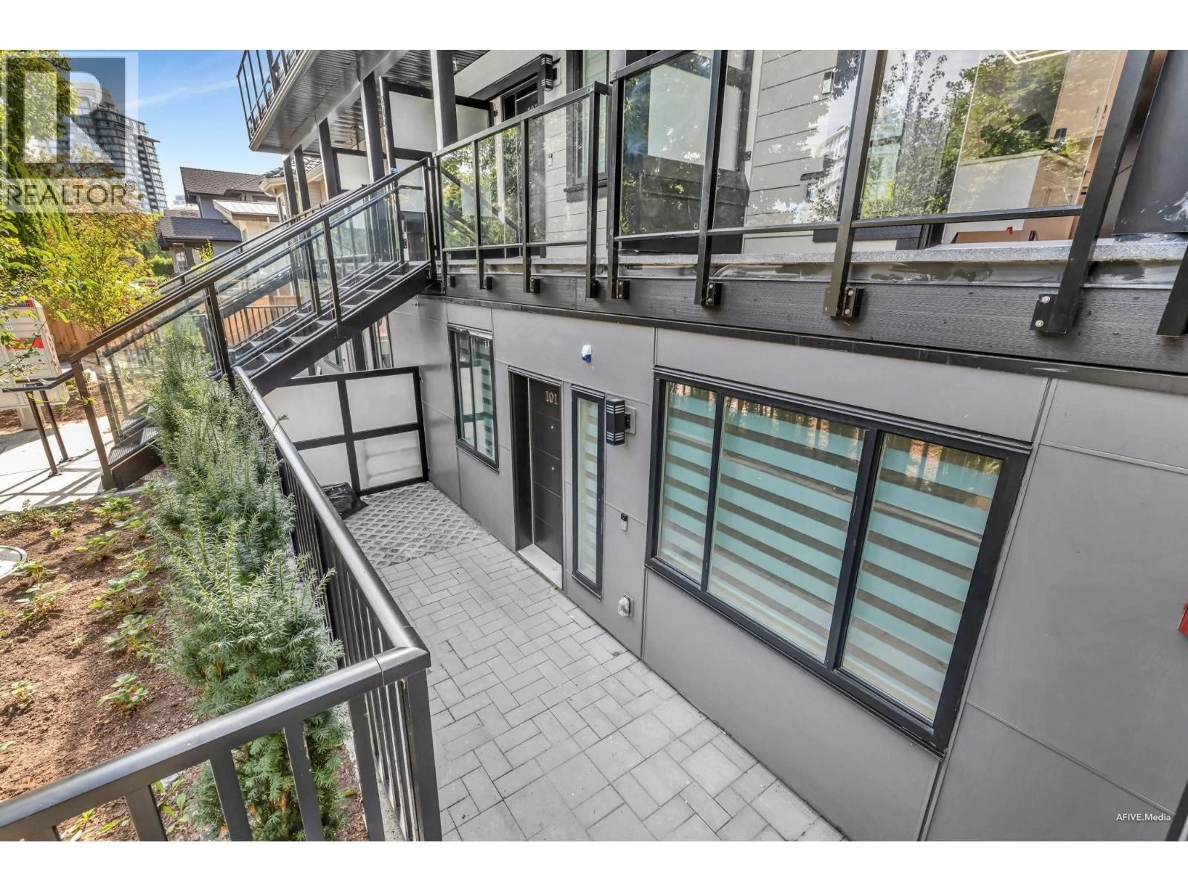 Unknown for 102 - 2122 32ND AVENUE, Vancouver British Columbia V5N3B9