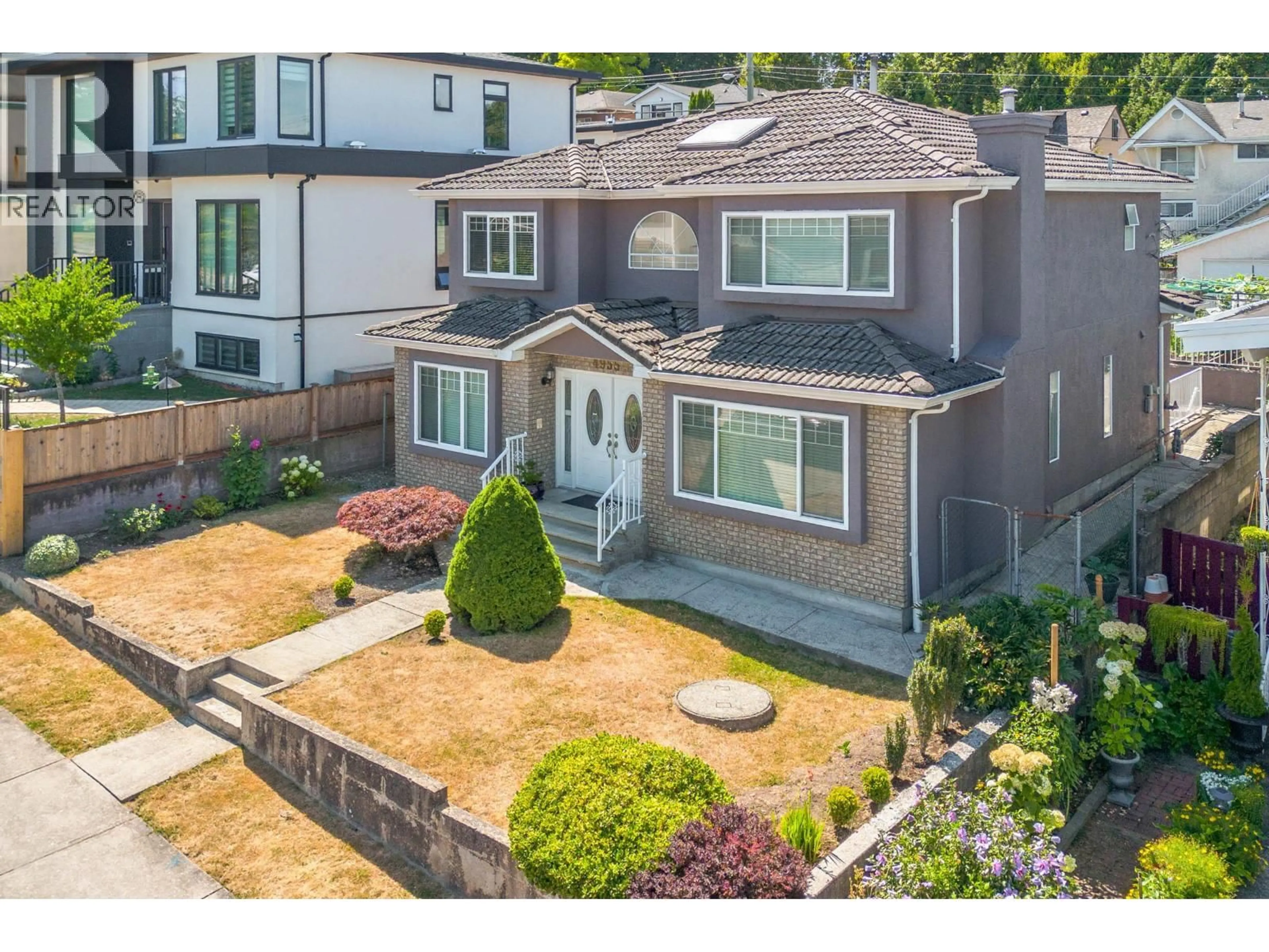A pic from outside/outdoor area/front of a property/back of a property/a pic from drone, street for 4955 INVERNESS STREET, Vancouver British Columbia V5W3N7