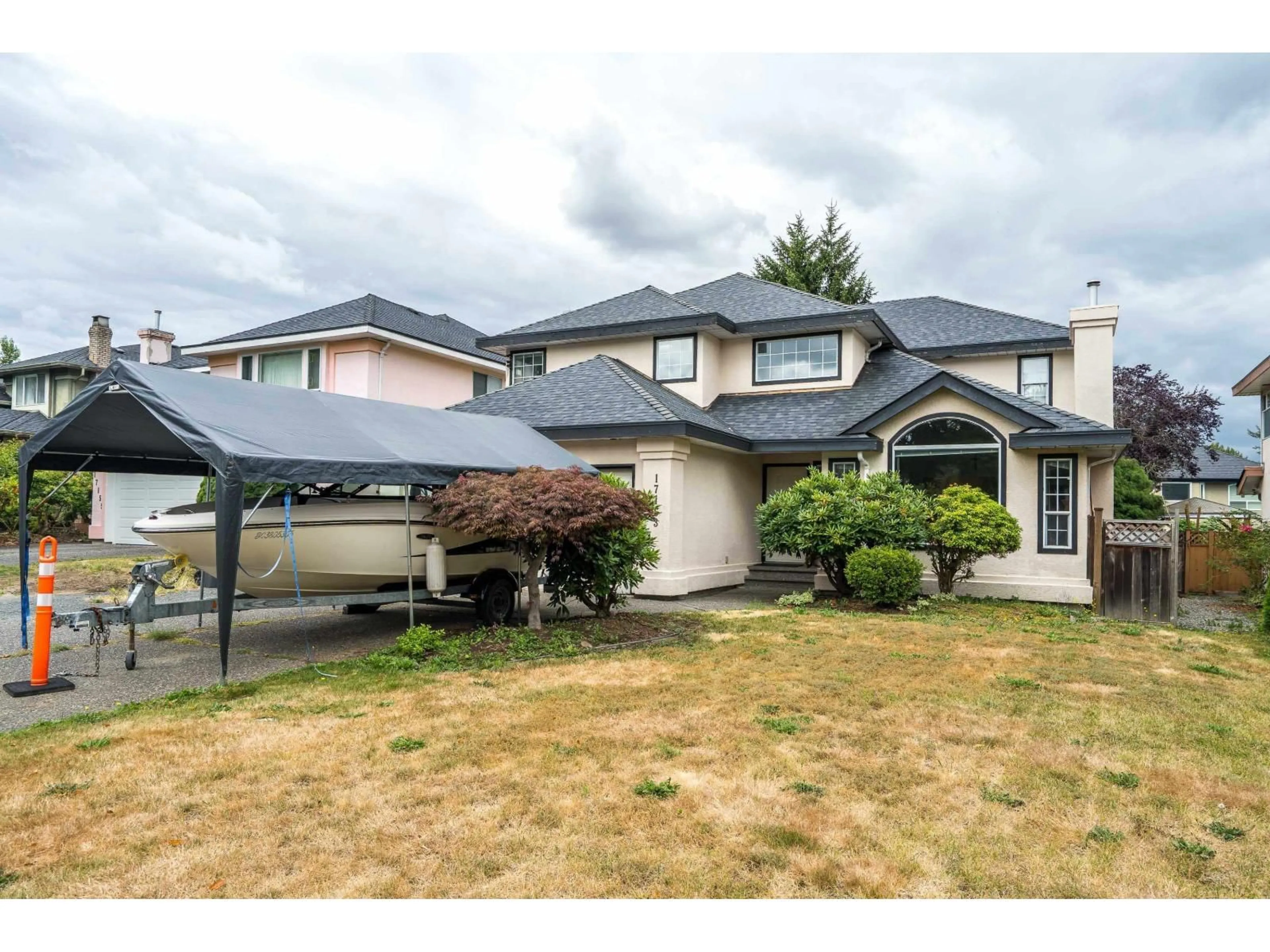 Home with vinyl exterior material, unknown for 17163 102, Surrey British Columbia V4N3L4