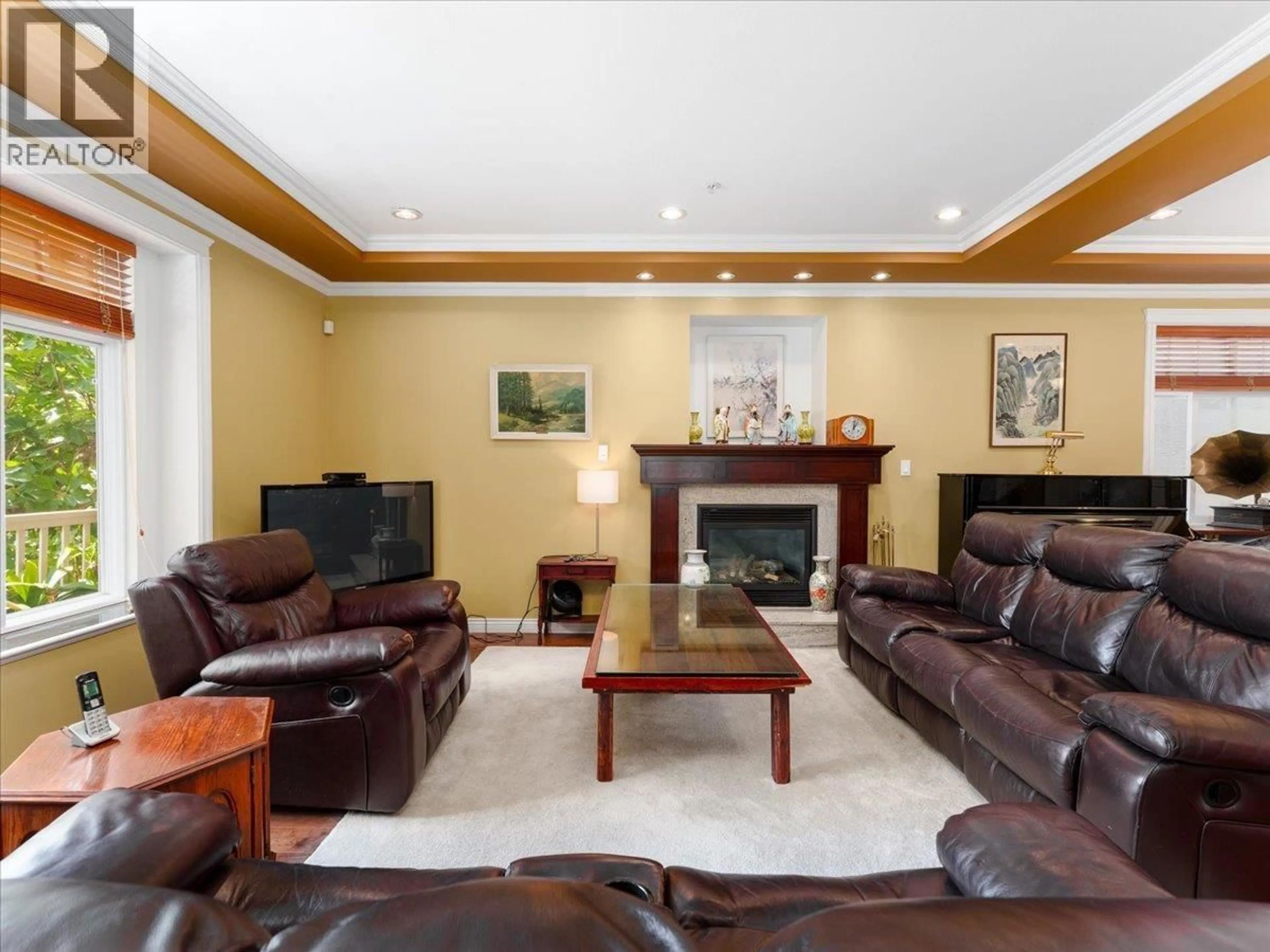 Living room with furniture, unknown for 3139 VENABLES STREET, Vancouver British Columbia V5K2S3