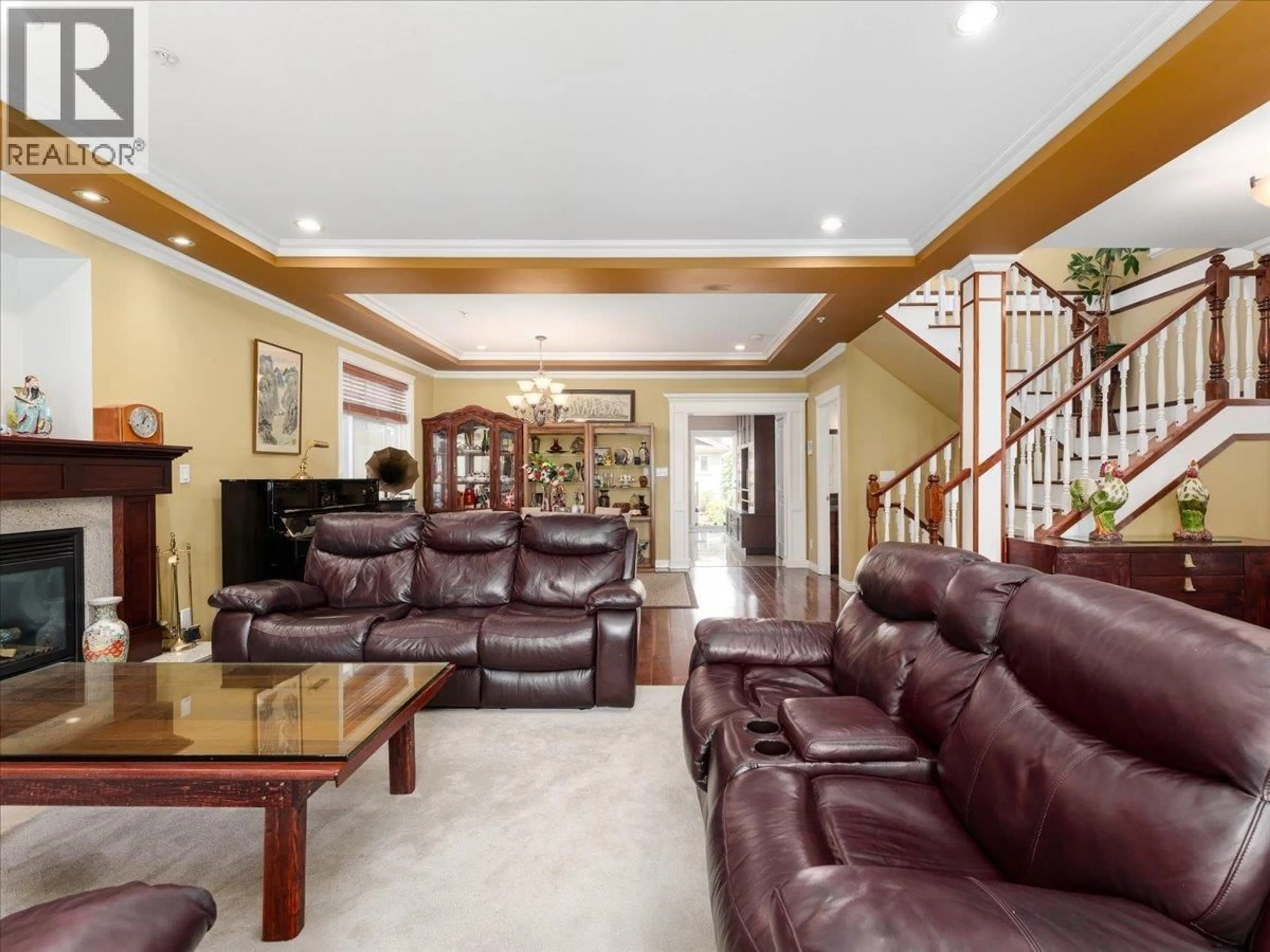 Living room with furniture, ceramic/tile floor for 3139 VENABLES STREET, Vancouver British Columbia V5K2S3