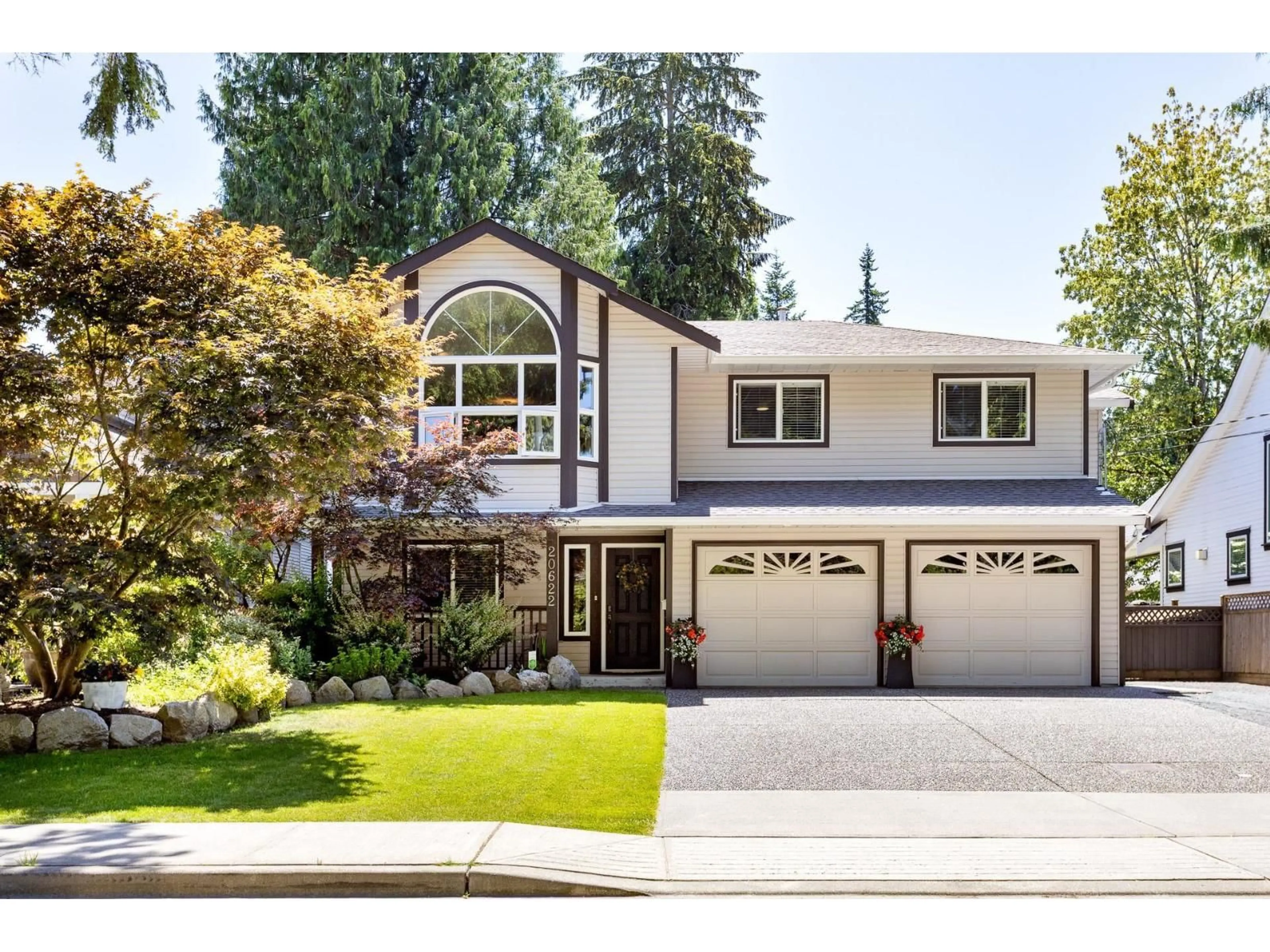 Home with vinyl exterior material, street for 20622 46A, Langley British Columbia V3A3J9