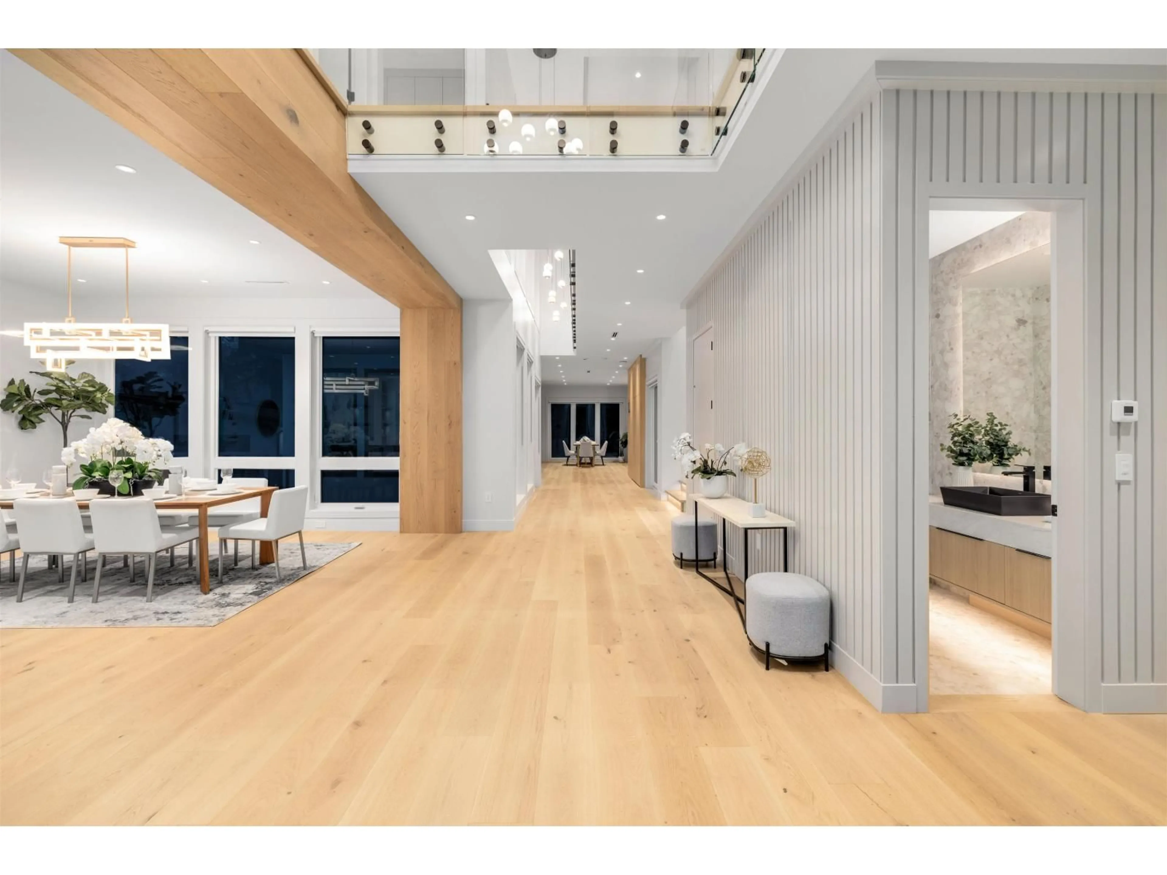 Indoor foyer for 2589 141, Surrey British Columbia V4P2E5