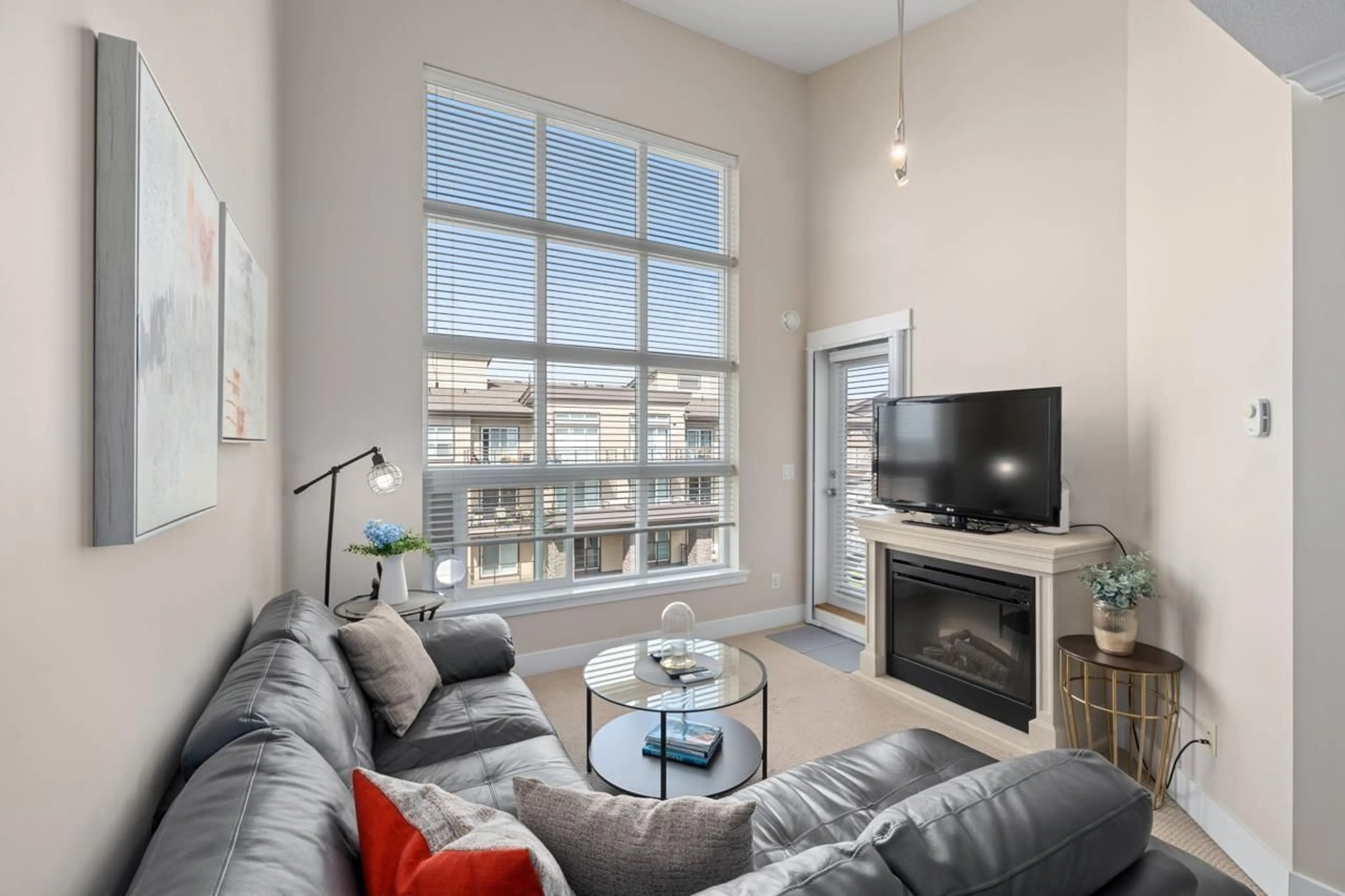 Living room with furniture, unknown for 423 - 30525 CARDINAL, Abbotsford British Columbia V2T0A8