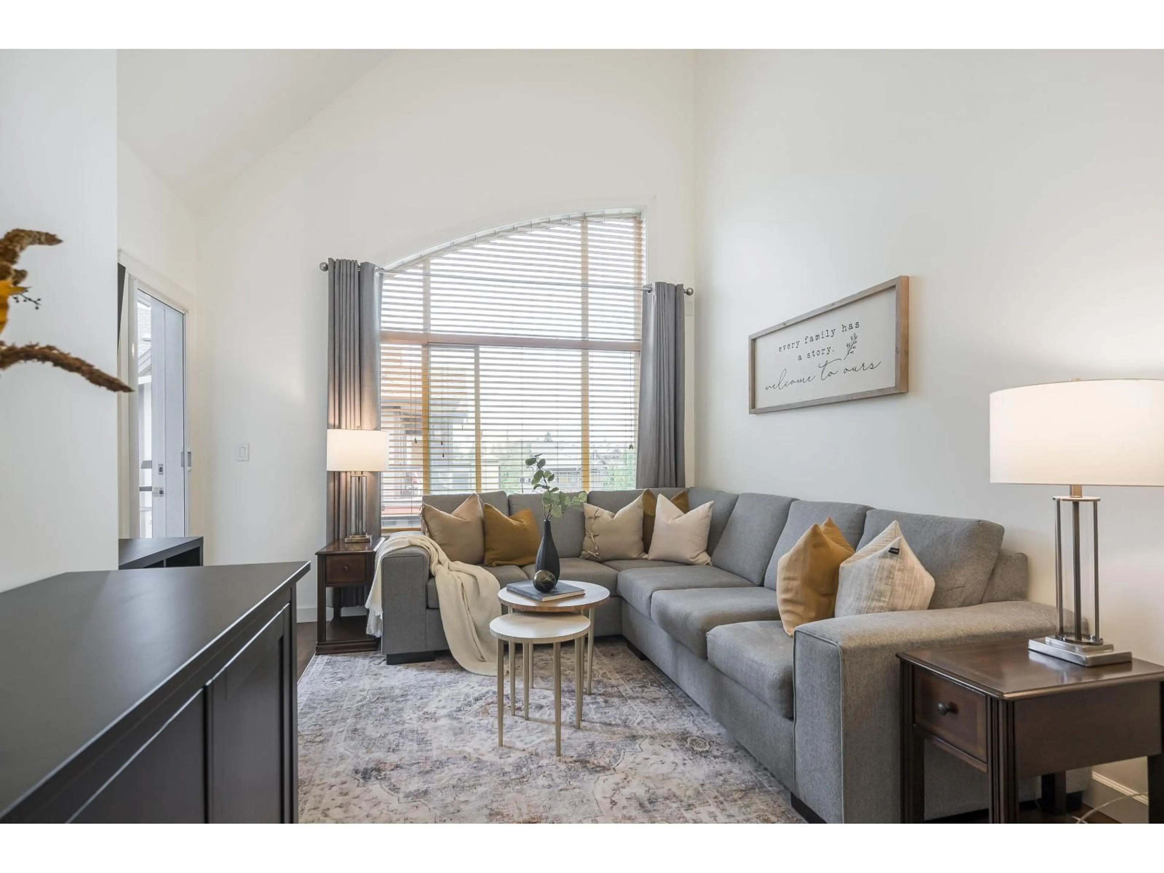 Living room with furniture, unknown for 592 - 8288 207A, Langley British Columbia V2Y0L2