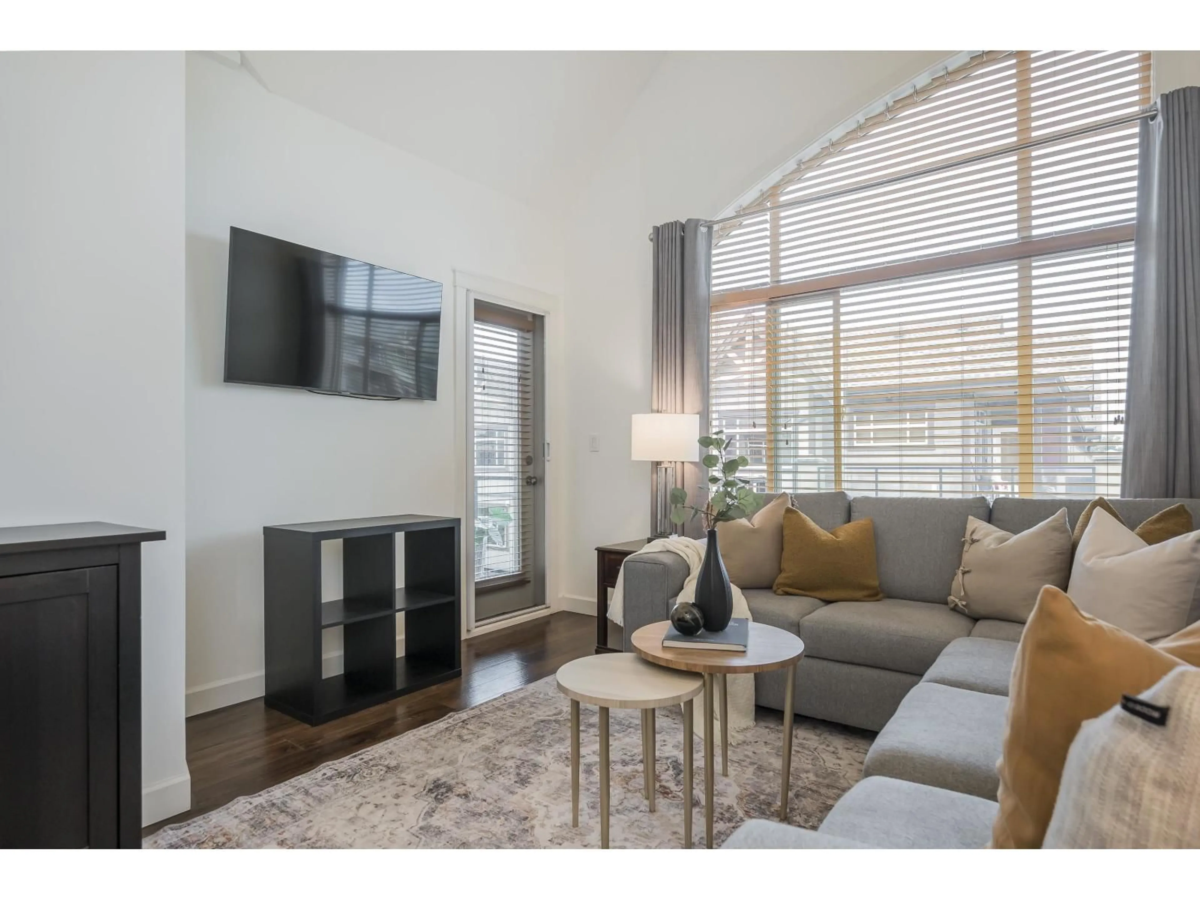 Living room with furniture, wood/laminate floor for 592 - 8288 207A, Langley British Columbia V2Y0L2