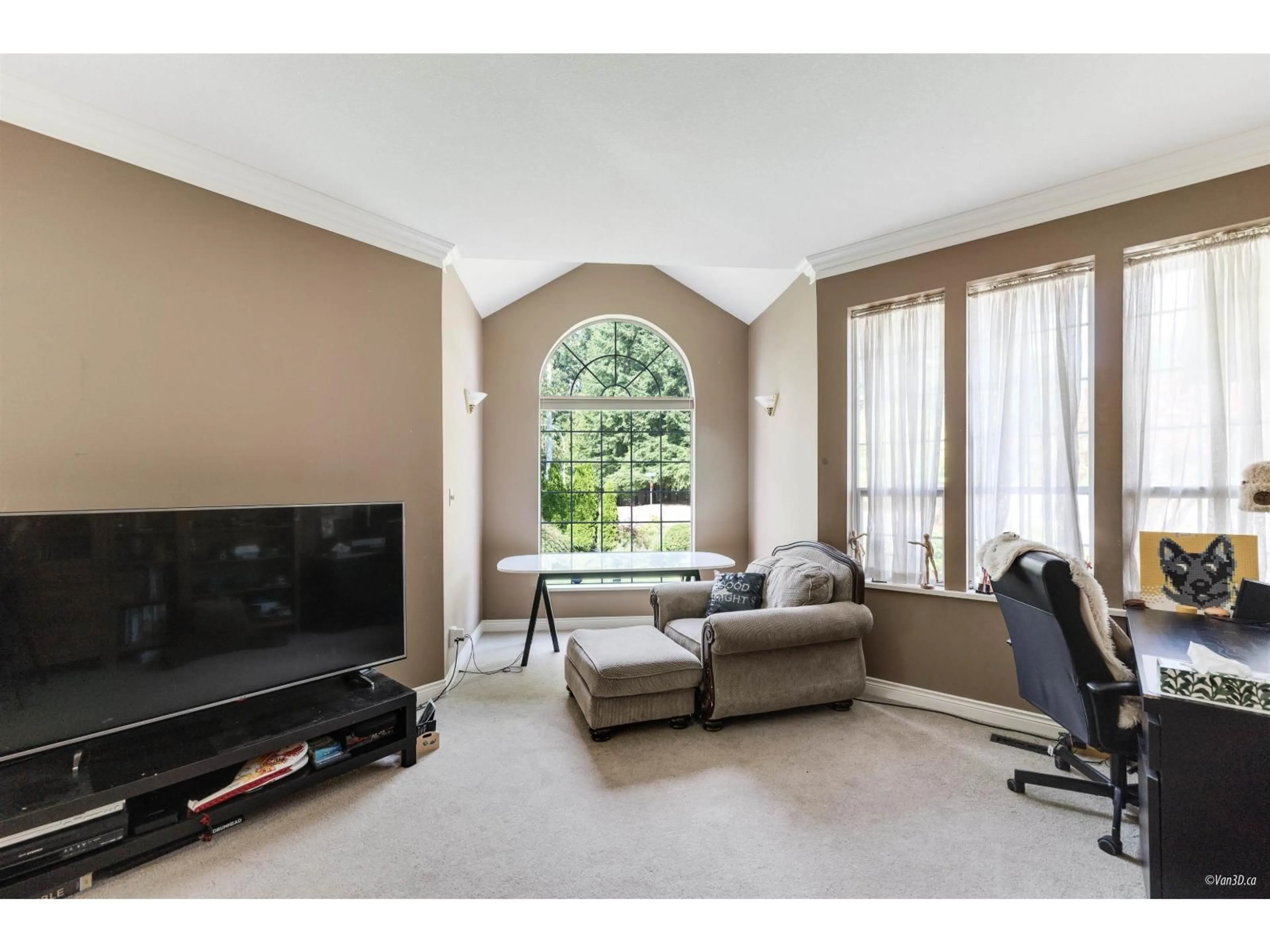 Living room with furniture, unknown for 2443 150, Surrey British Columbia V4P1N9