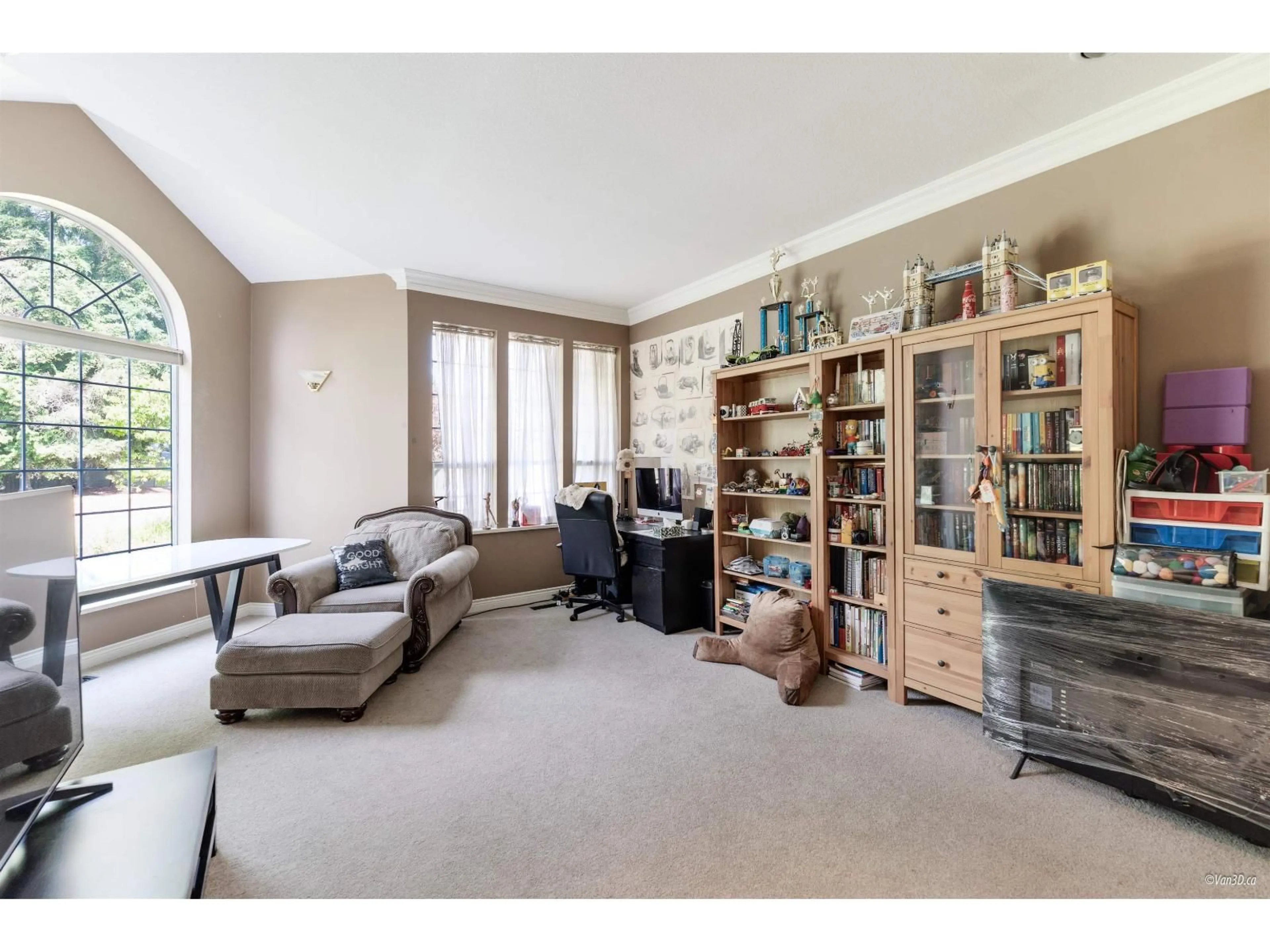 Living room with furniture, unknown for 2443 150, Surrey British Columbia V4P1N9
