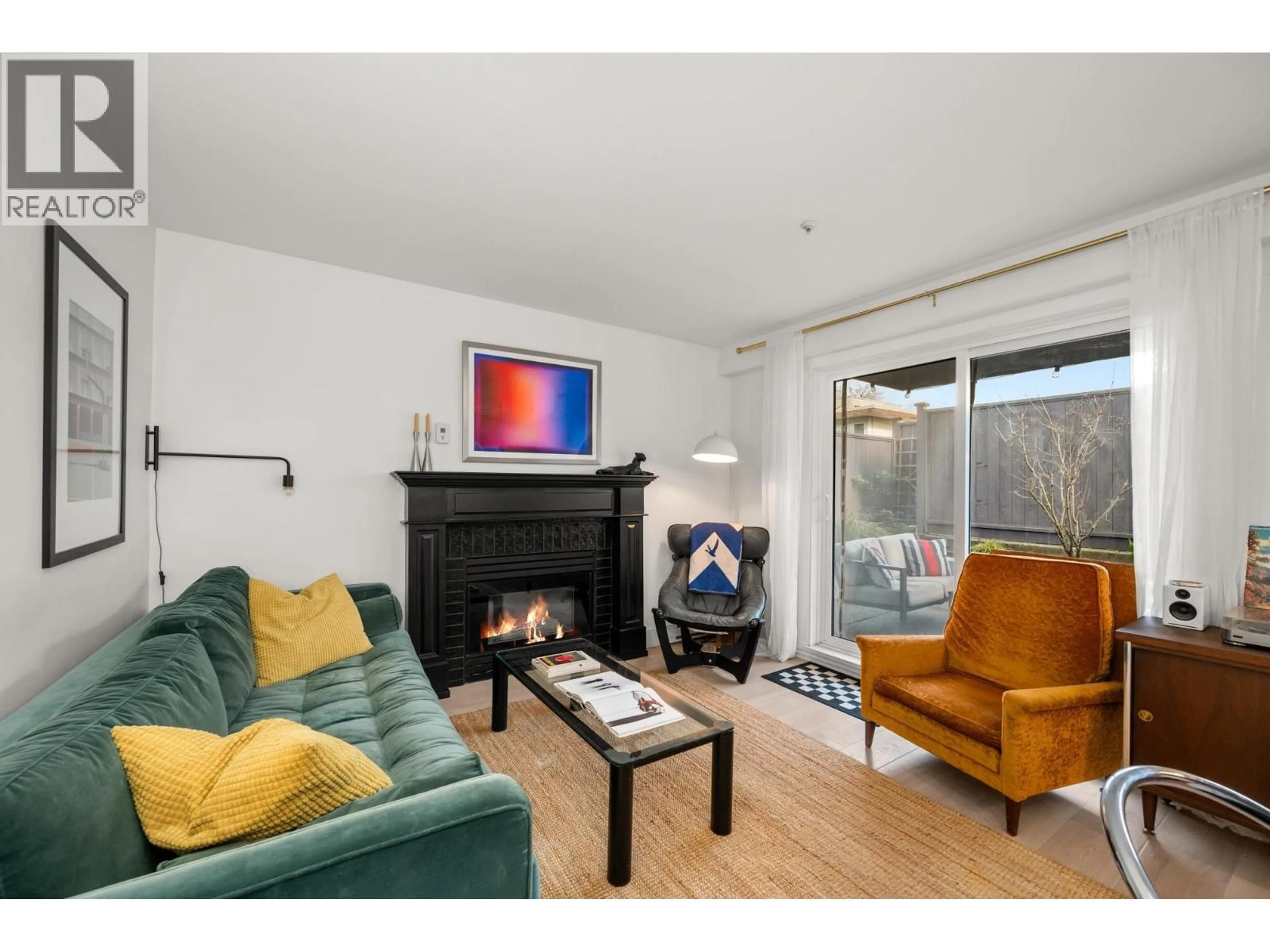 Living room with furniture, wood/laminate floor for 105 - 2133 DUNDAS STREET, Vancouver British Columbia V5L1J7