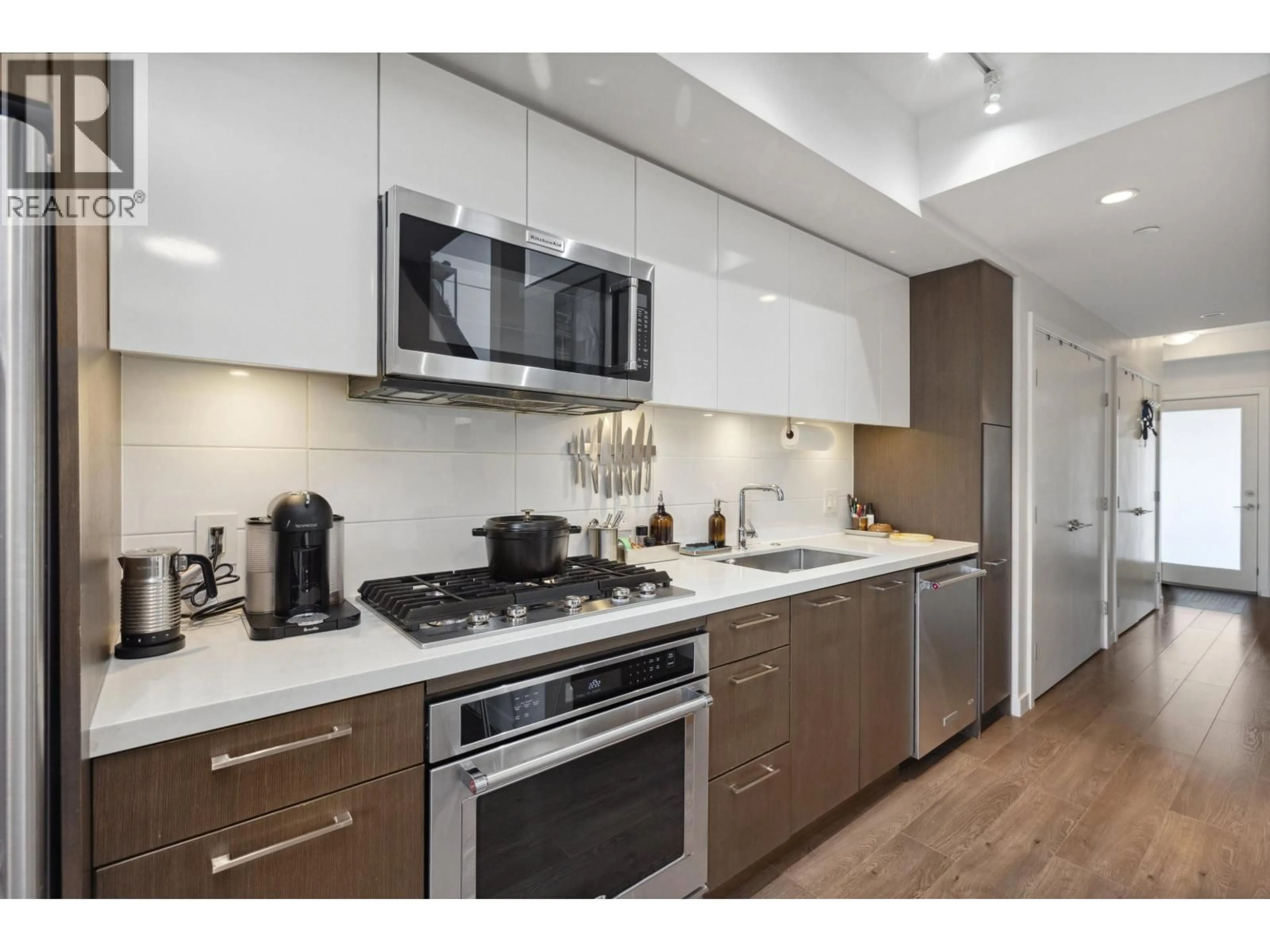Unknown for 605 - 417 GREAT NORTHERN WAY, Vancouver British Columbia V5T0G7