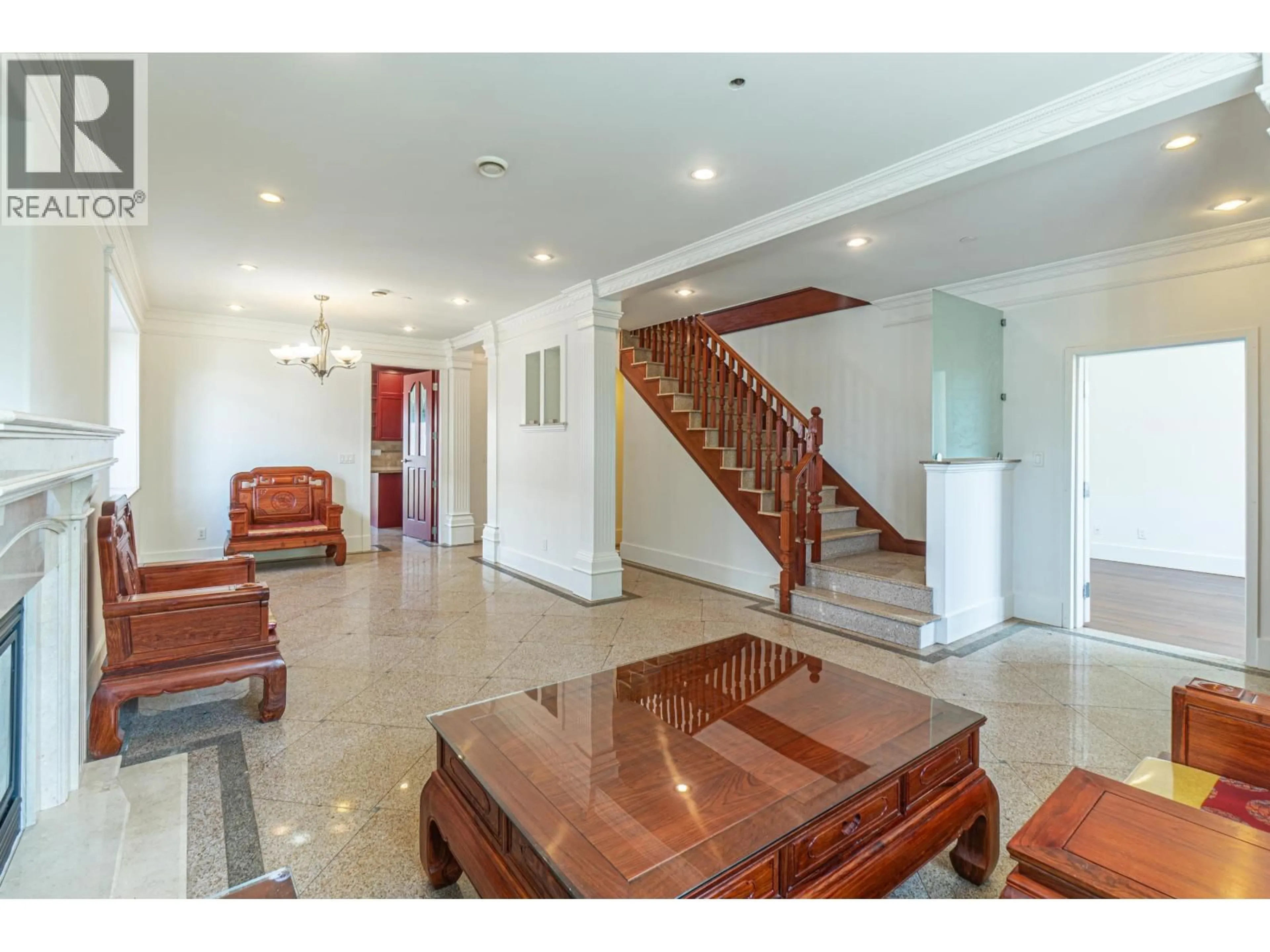 Indoor foyer for 3394 SEAFORTH DRIVE, Vancouver British Columbia V5M4C5