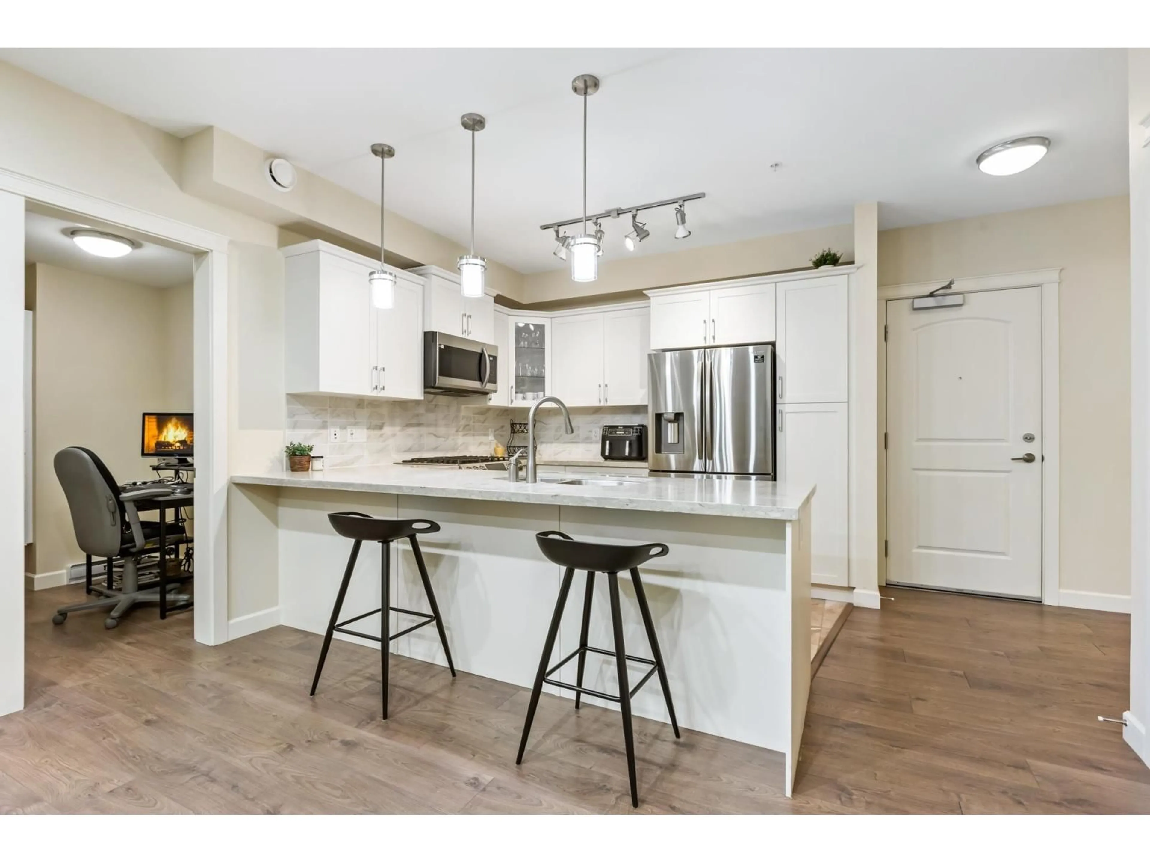 Open concept kitchen, unknown for 307 - 14588 MCDOUGALL, Surrey British Columbia V4P0H1