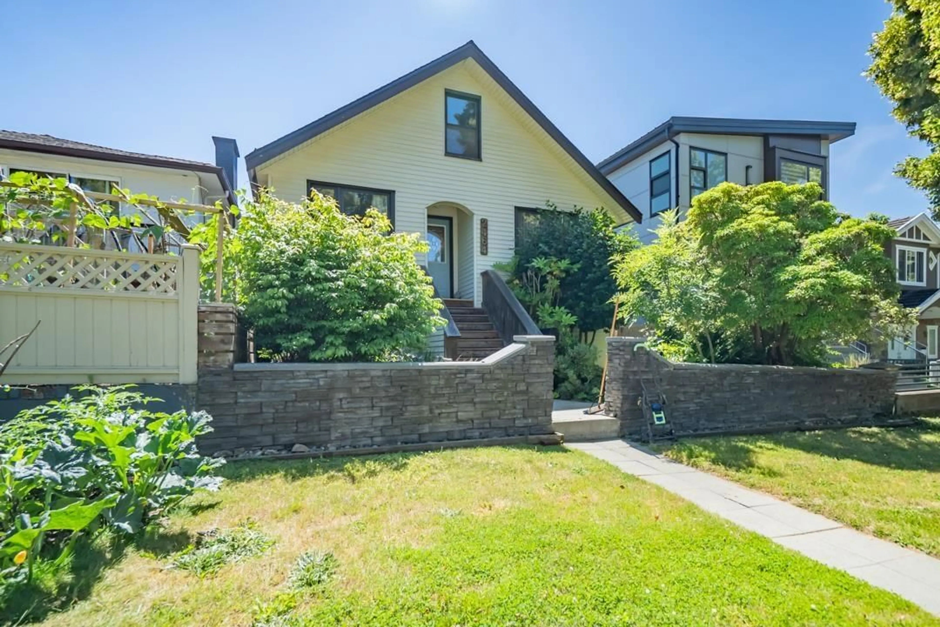 Home with brick exterior material, street for 9 - 15255 36, Surrey British Columbia V3Z0Y4