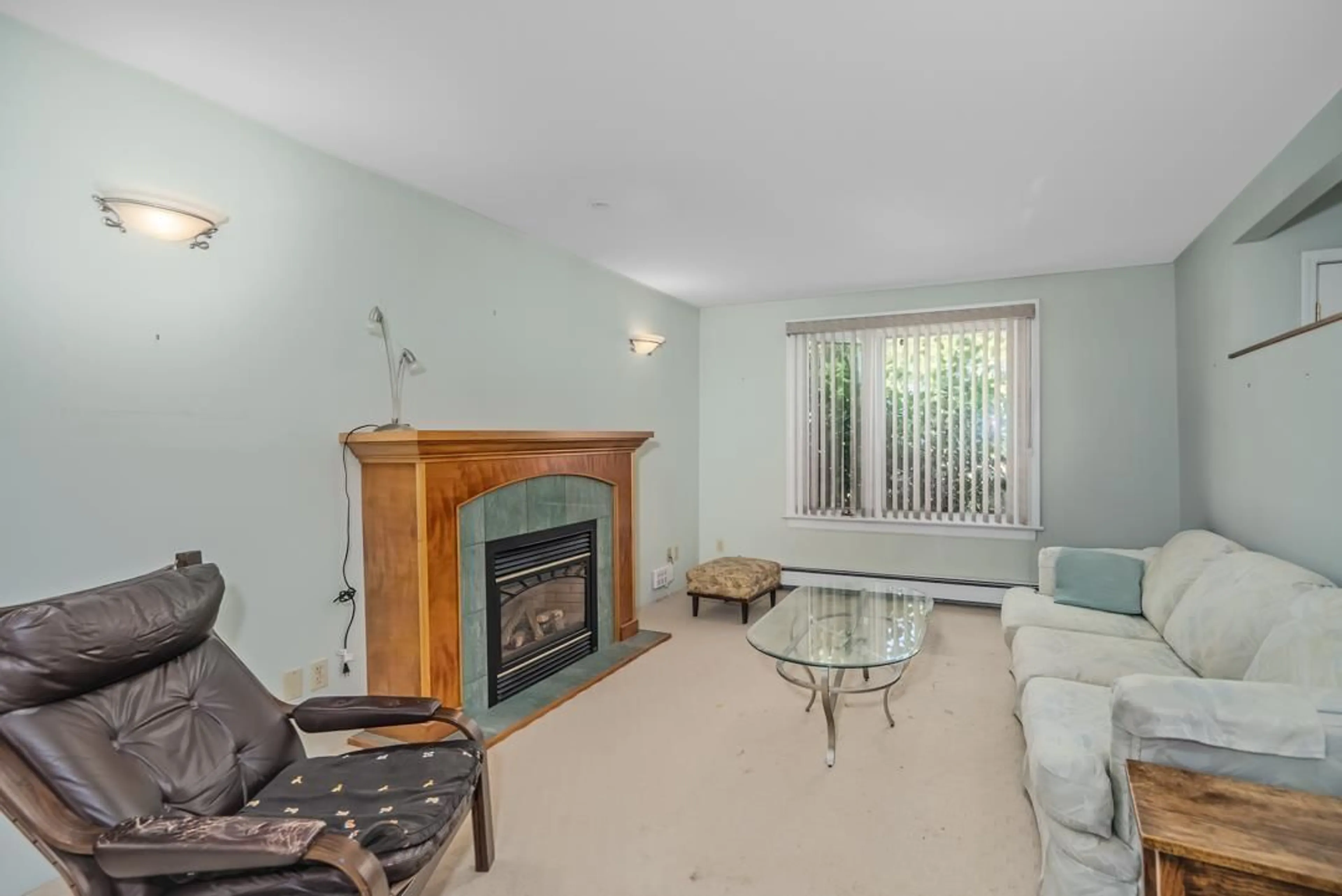 Living room with furniture, unknown for 9 - 15255 36, Surrey British Columbia V3Z0Y4
