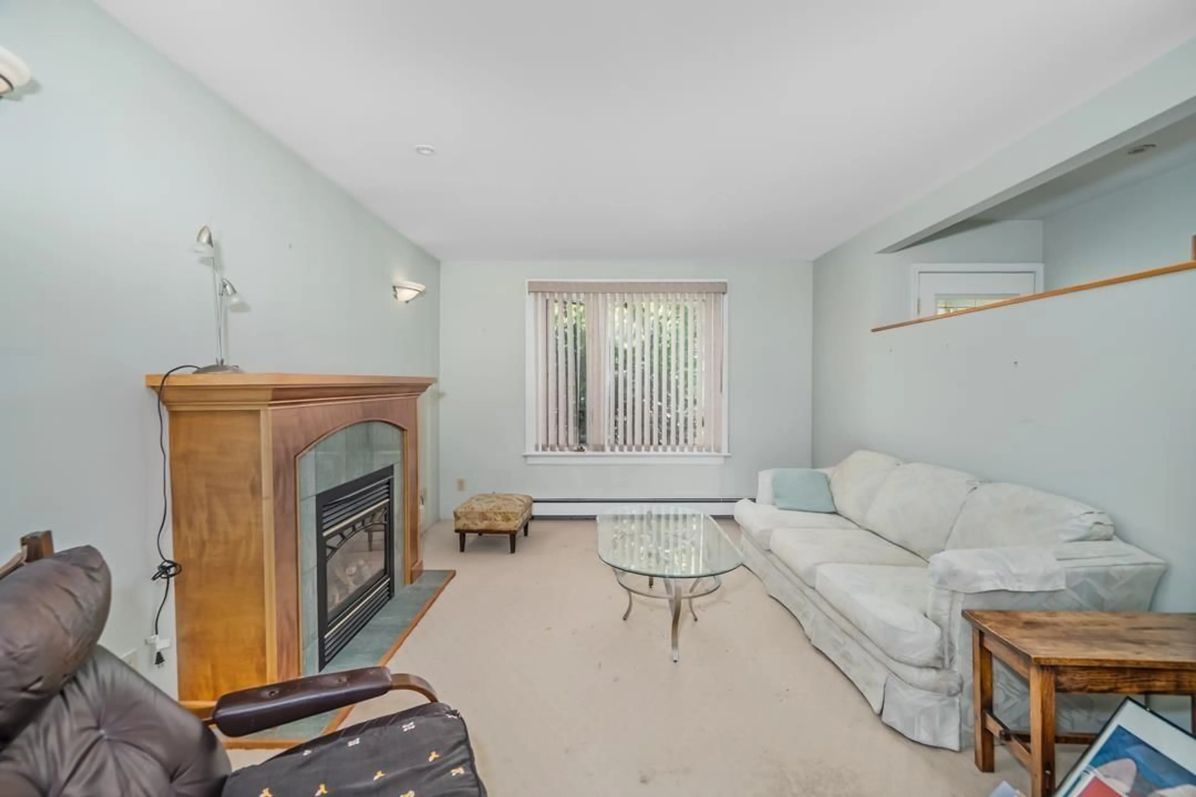 Living room with furniture, unknown for 9 - 15255 36, Surrey British Columbia V3Z0Y4