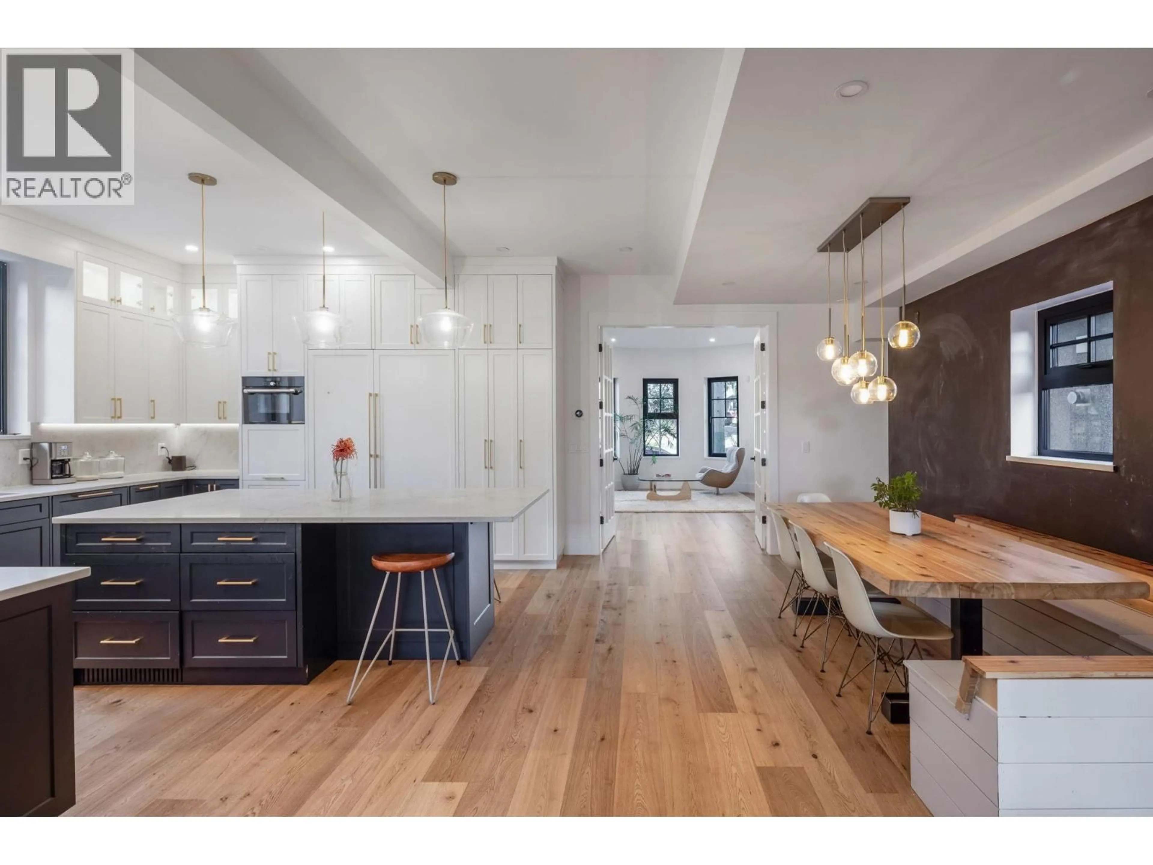 Open concept kitchen, wood/laminate floor for 614 FOURTH AVENUE, New Westminster British Columbia V3M1S4