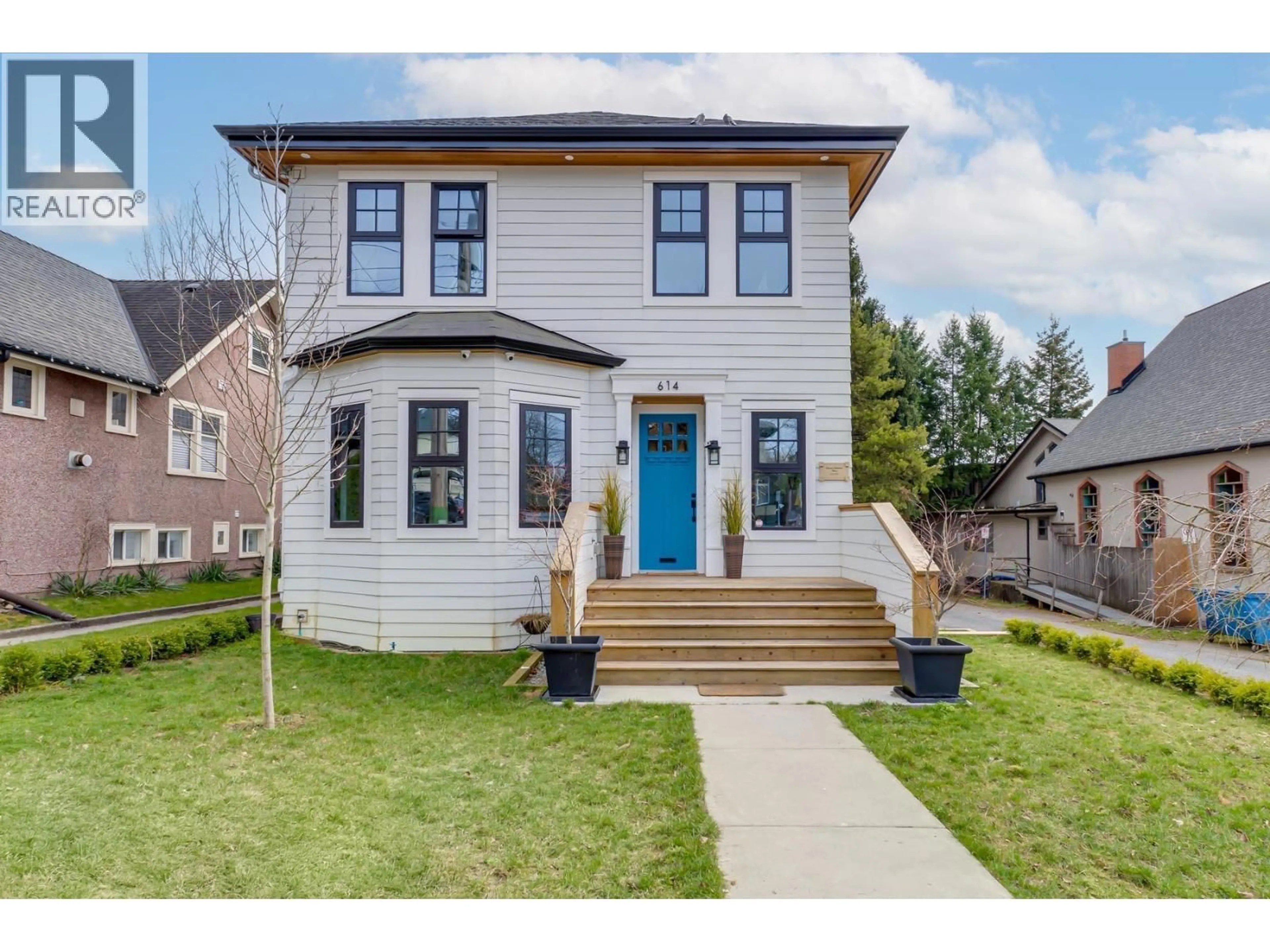 Home with vinyl exterior material, street for 614 FOURTH AVENUE, New Westminster British Columbia V3M1S4