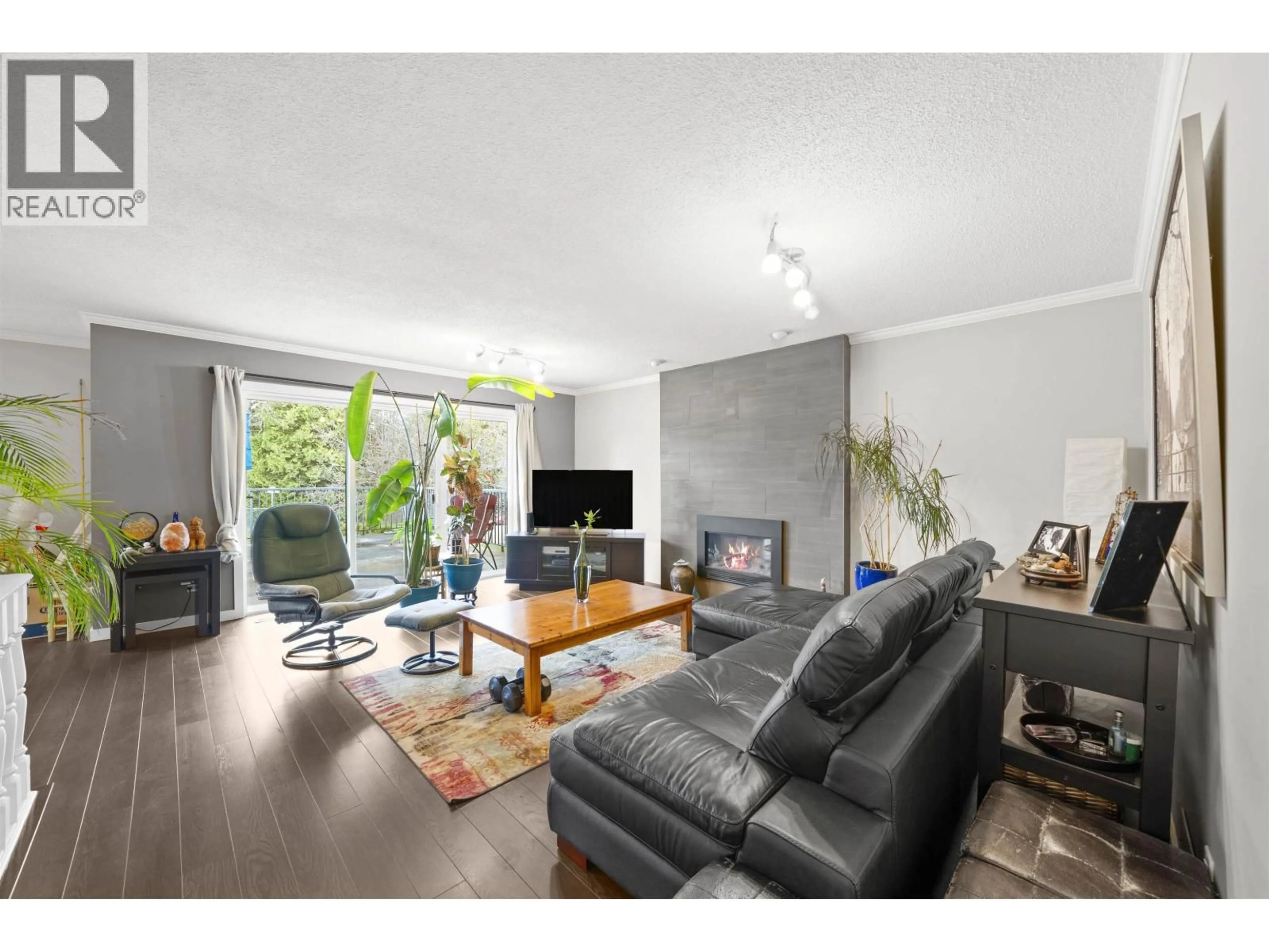 Living room with furniture, wood/laminate floor for 9560 PARKSVILLE DRIVE, Richmond British Columbia V7E4M9
