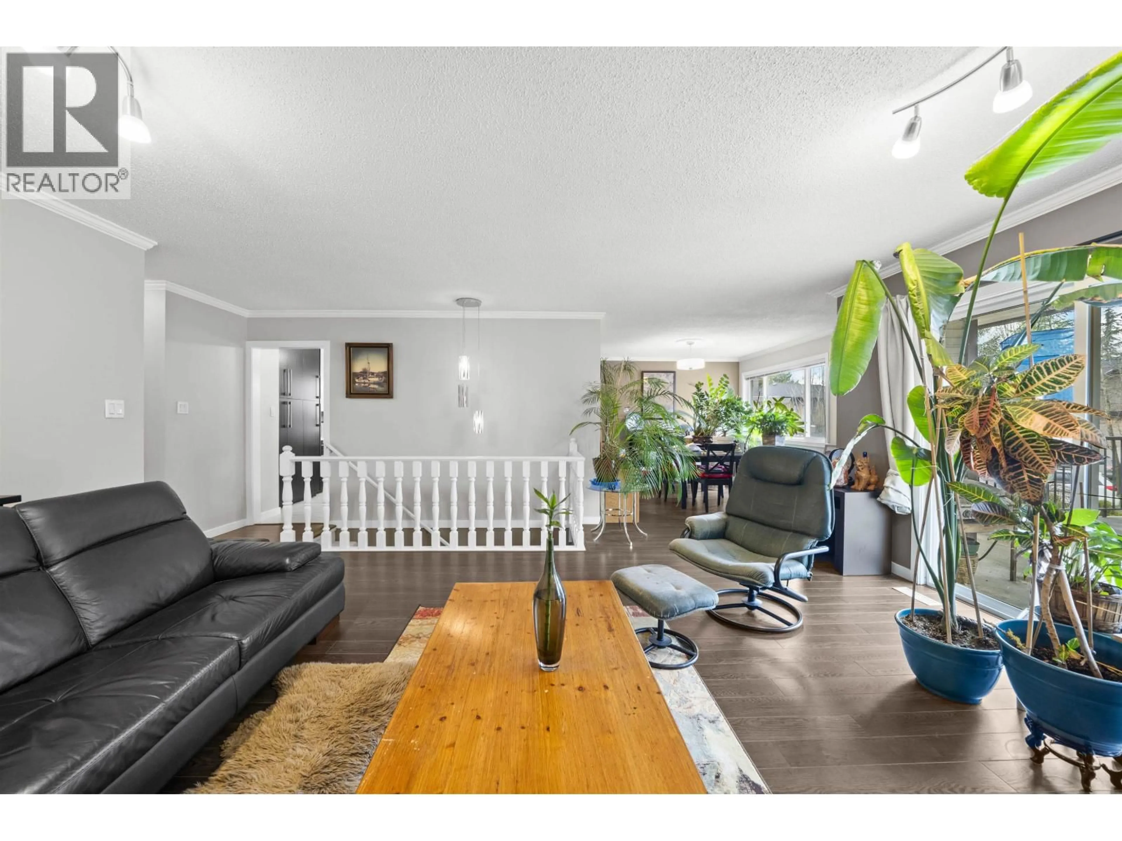 Living room with furniture, wood/laminate floor for 9560 PARKSVILLE DRIVE, Richmond British Columbia V7E4M9