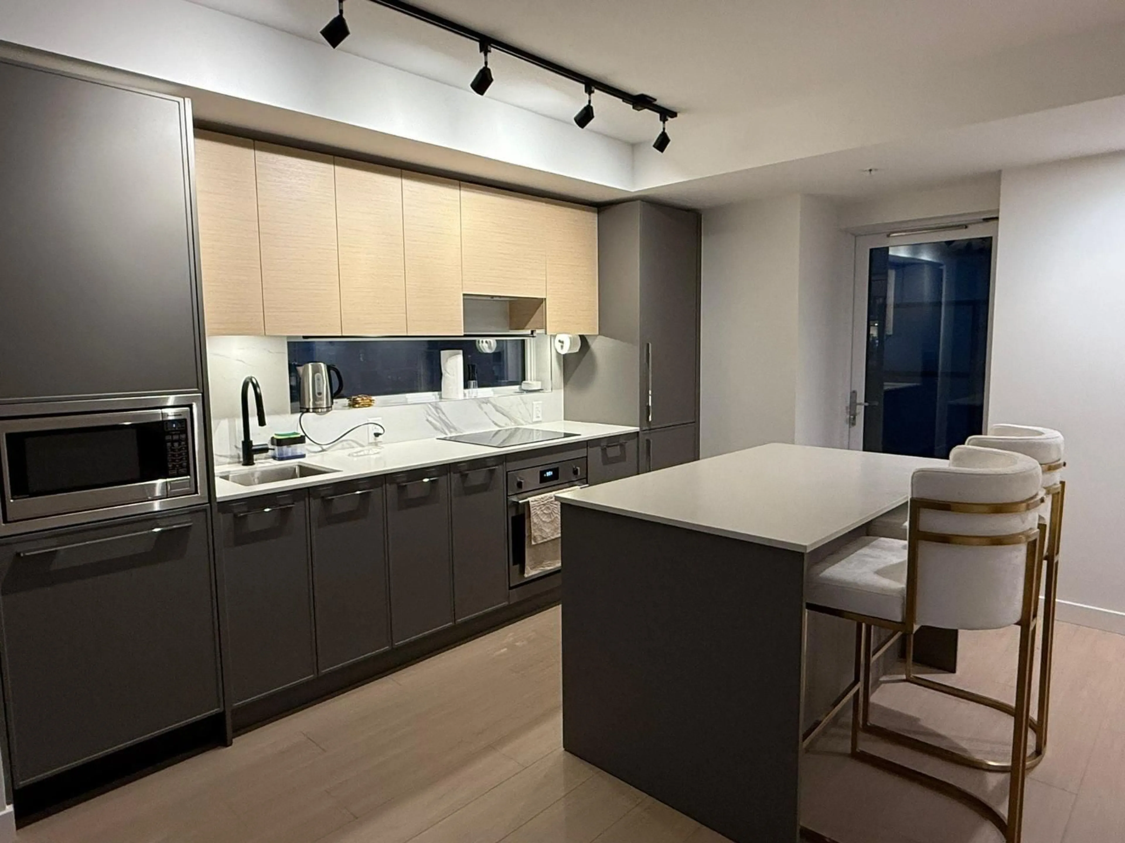 Contemporary kitchen, unknown for 1503 - 13745 GEORGE JUNCTION, Surrey British Columbia V3T0V8