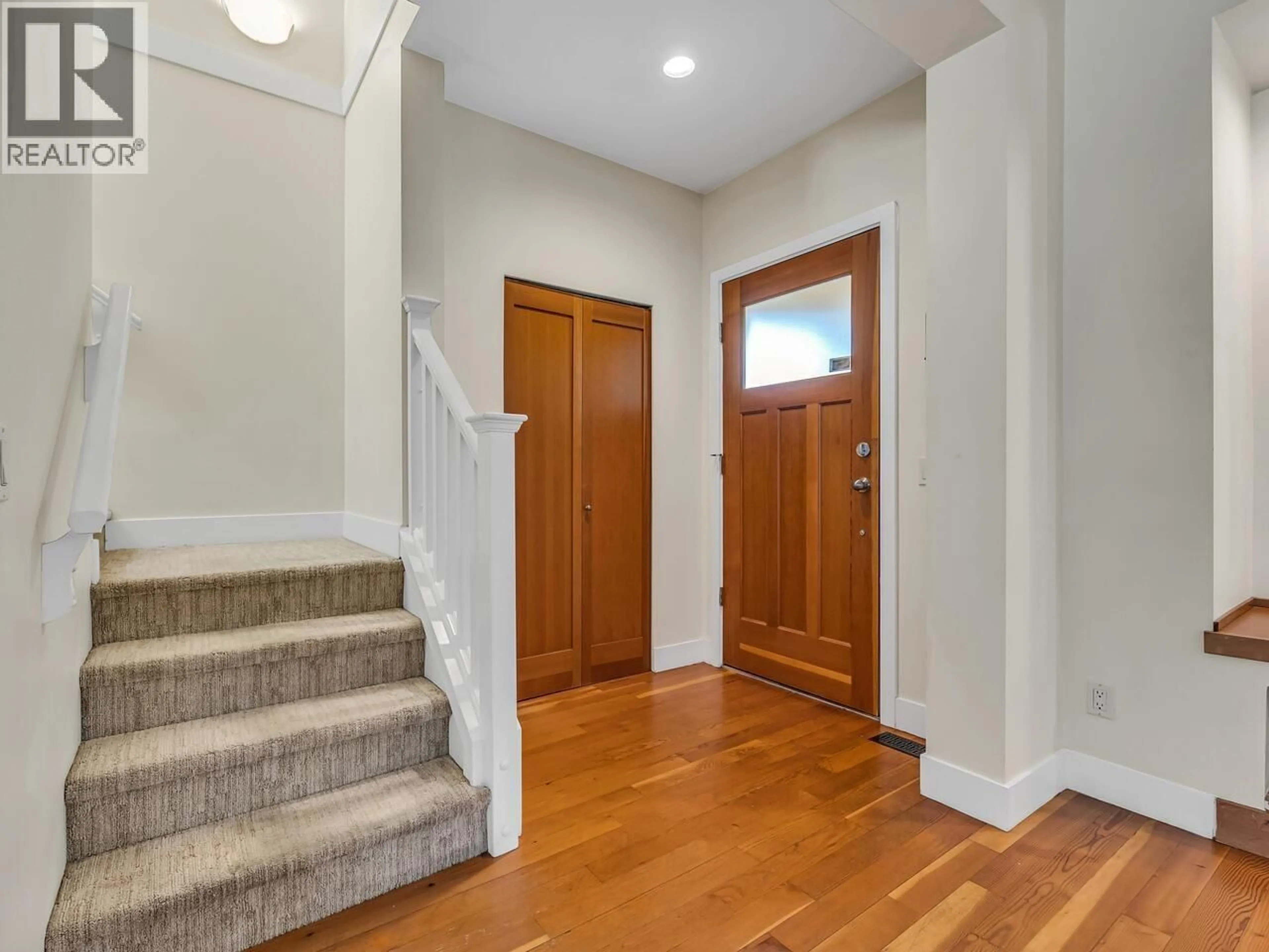 Indoor entryway for 241 FURNESS STREET, New Westminster British Columbia V3M0B4