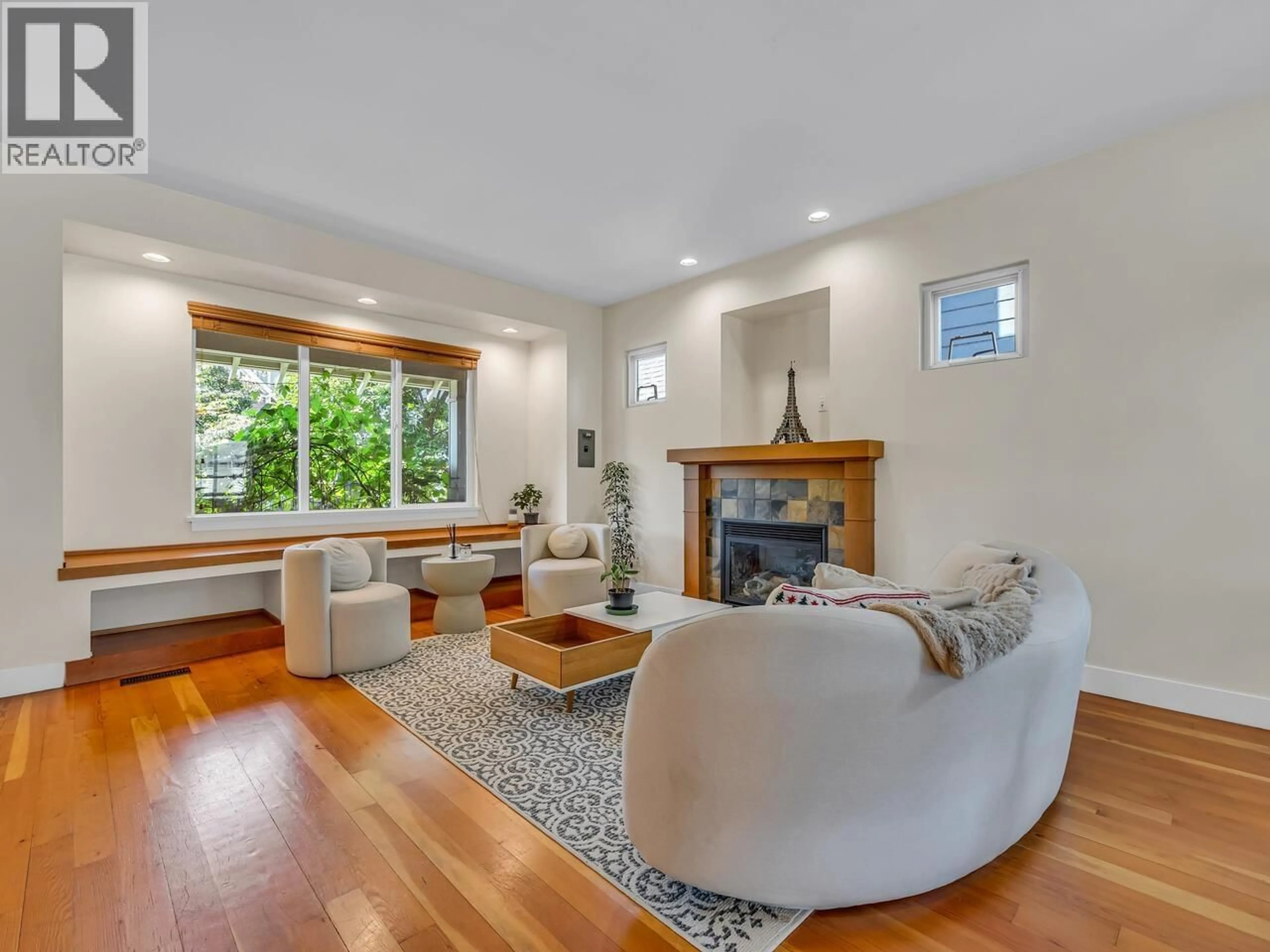 Living room with furniture, wood/laminate floor for 241 FURNESS STREET, New Westminster British Columbia V3M0B4