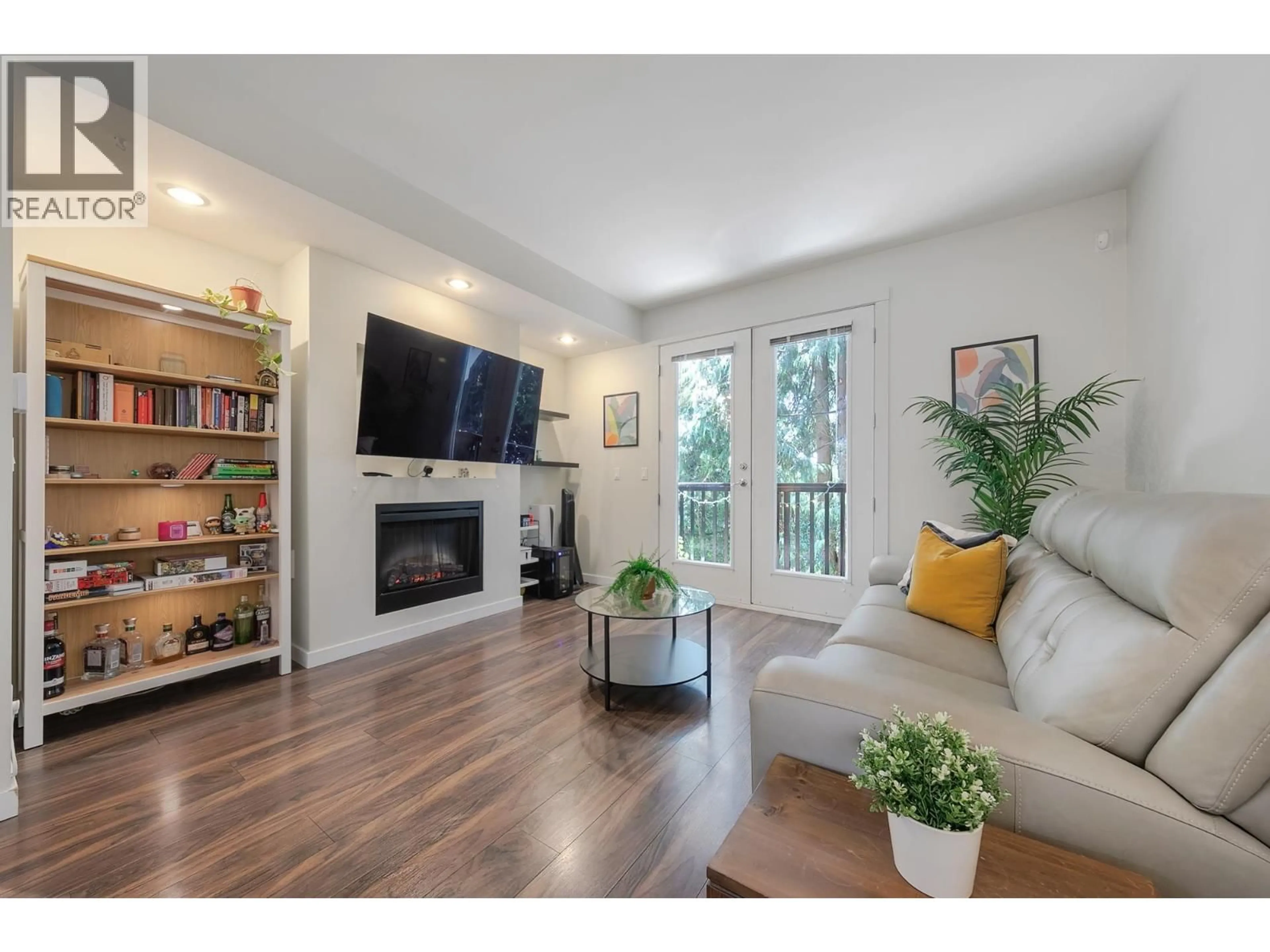 Living room with furniture, wood/laminate floor for 82 - 688 EDGAR AVENUE, Coquitlam British Columbia V3K0A5