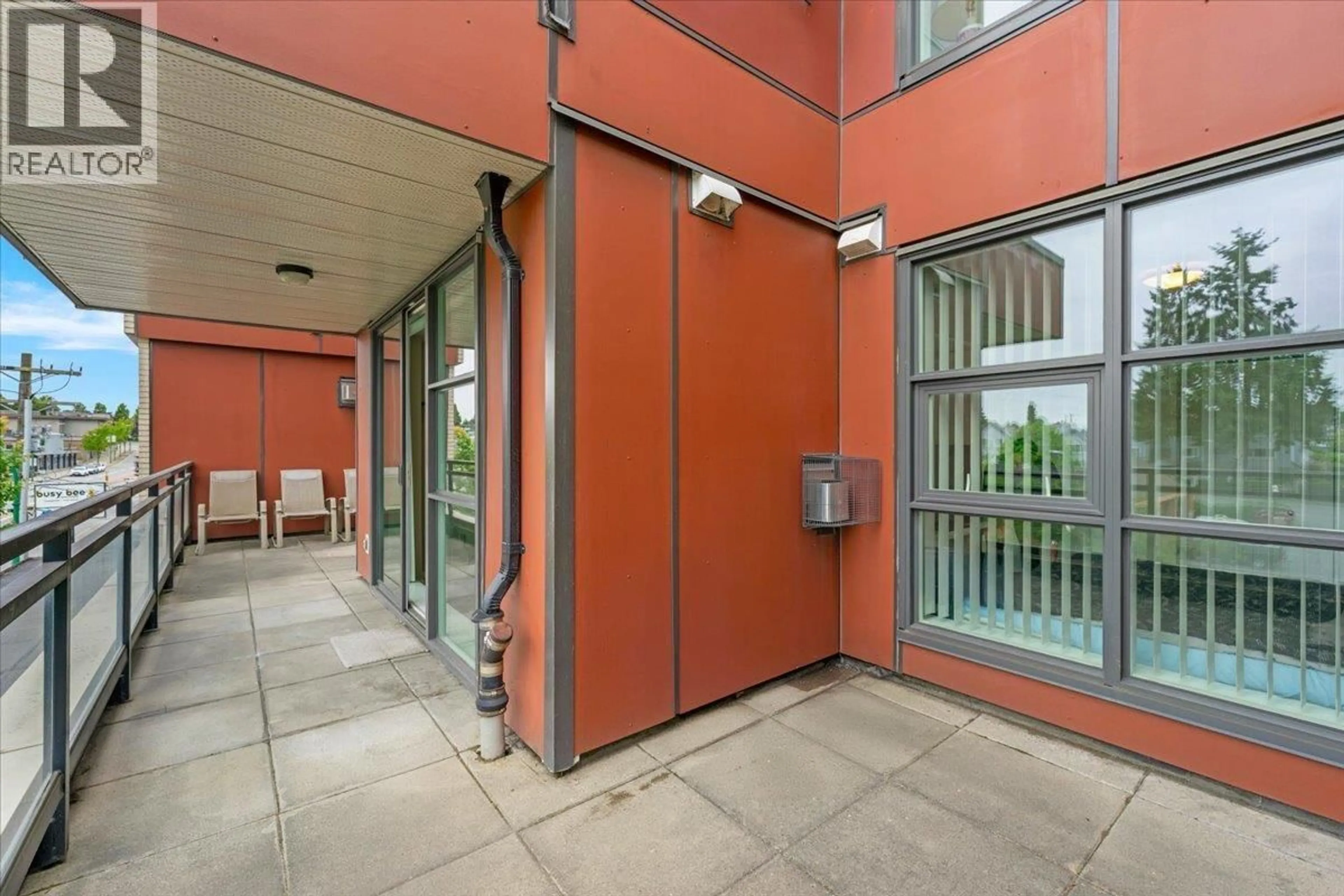 Indoor foyer for 409 - 3255 SMITH AVENUE, Burnaby British Columbia V5G0B5