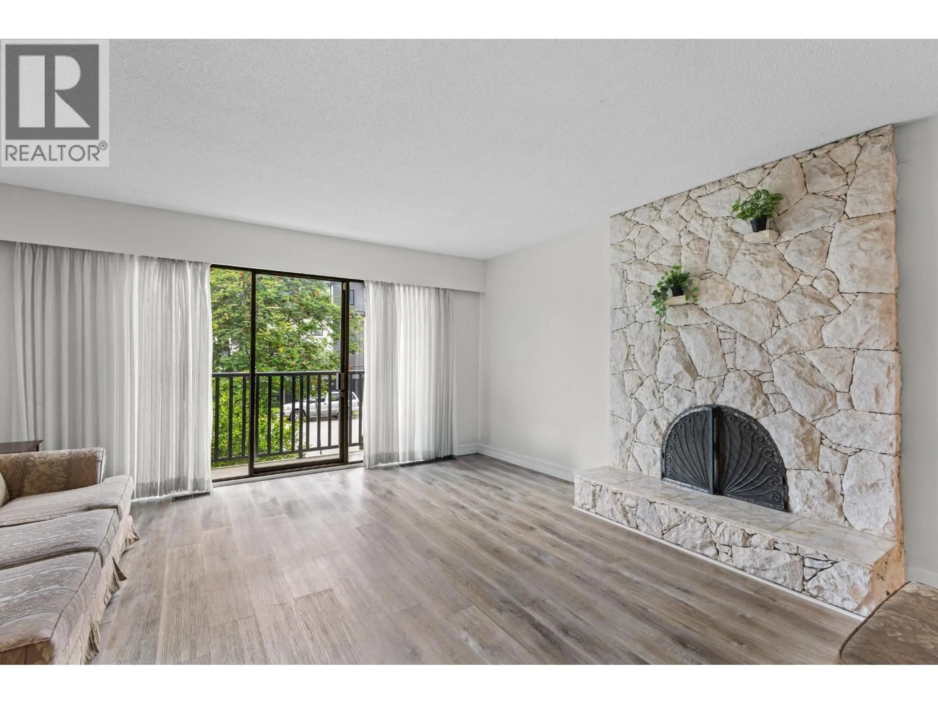 Unknown for 2417 ADANAC STREET, Vancouver British Columbia V5K2M3