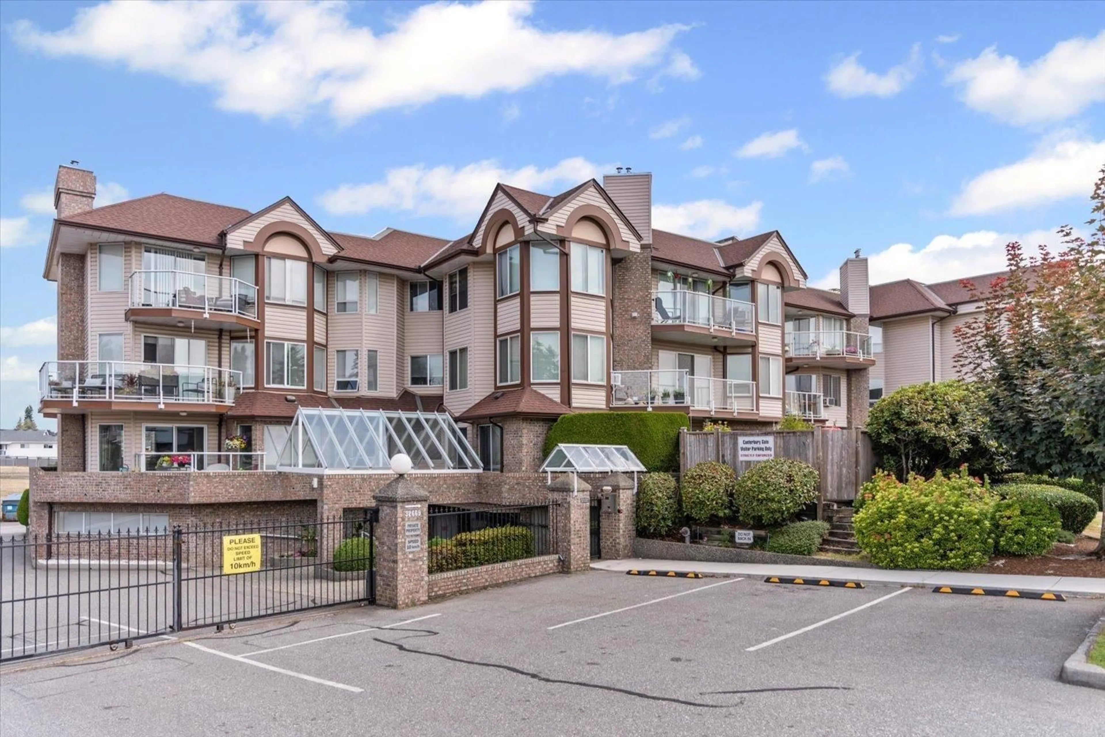 A pic from outside/outdoor area/front of a property/back of a property/a pic from drone, mountain view for 307 - 32669 GEORGE FERGUSON, Abbotsford British Columbia V2T4E4