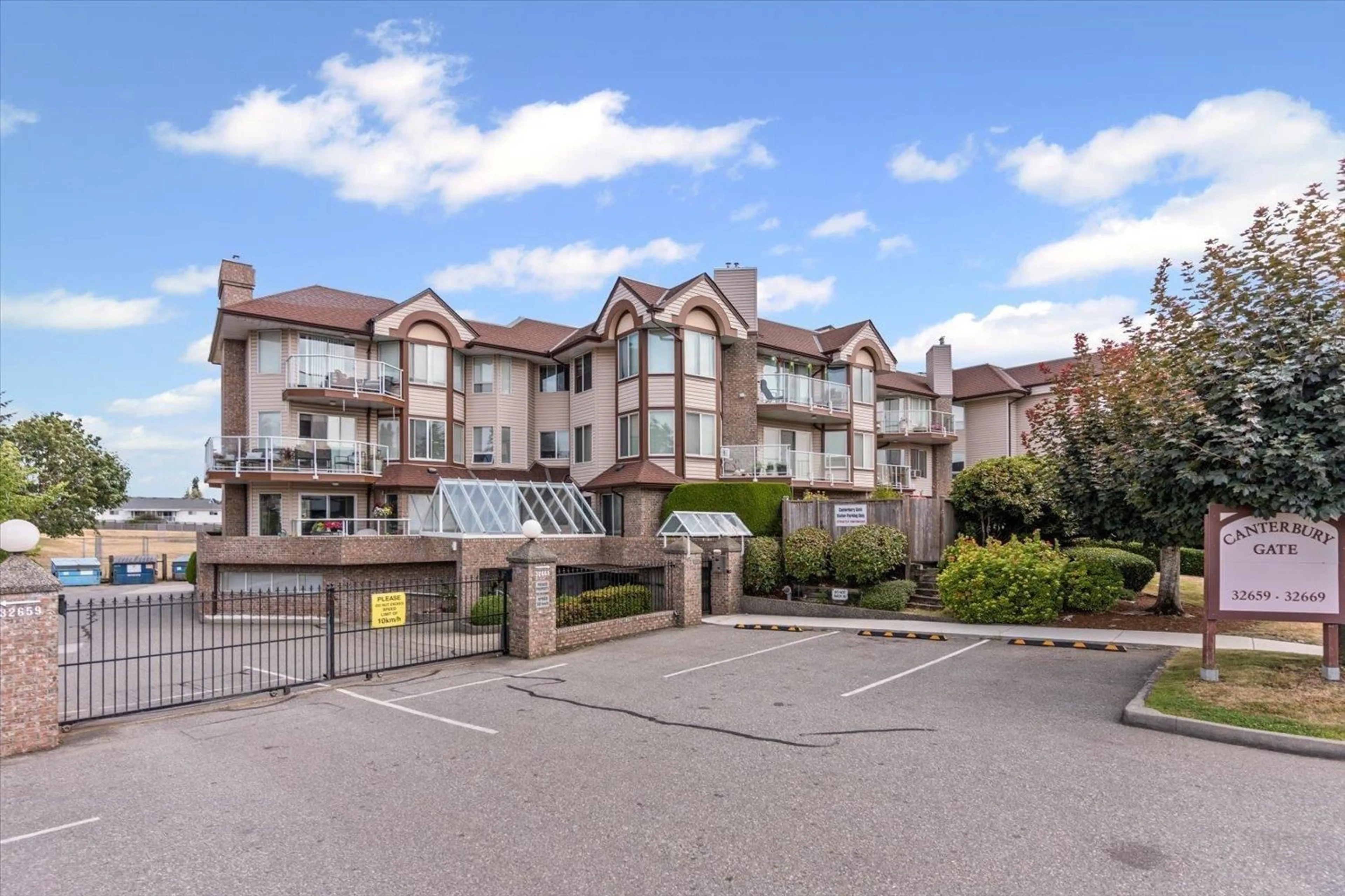 A pic from outside/outdoor area/front of a property/back of a property/a pic from drone, unknown for 307 - 32669 GEORGE FERGUSON, Abbotsford British Columbia V2T4E4