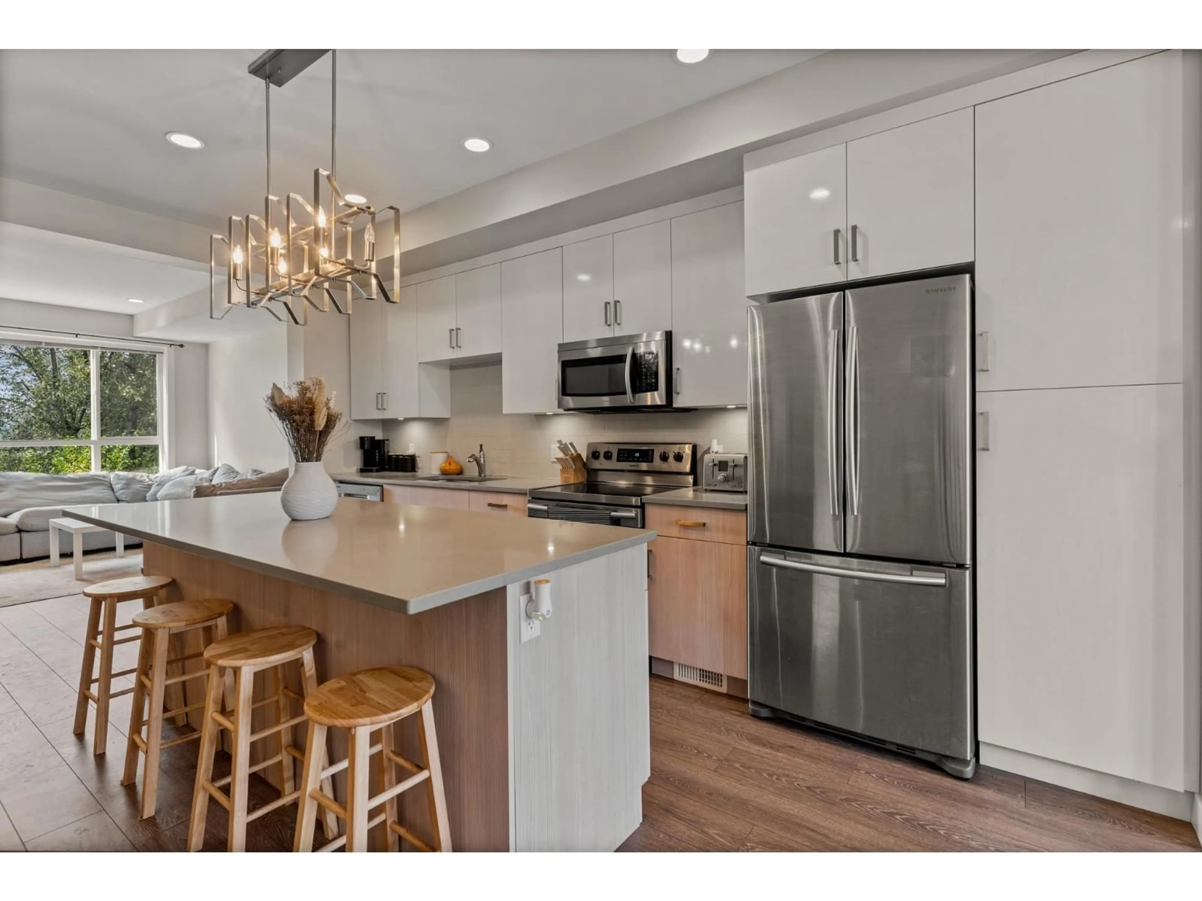 Open concept kitchen, wood/laminate floor for 16 - 8413 MIDTOWN WAY, Chilliwack British Columbia V2P0G7